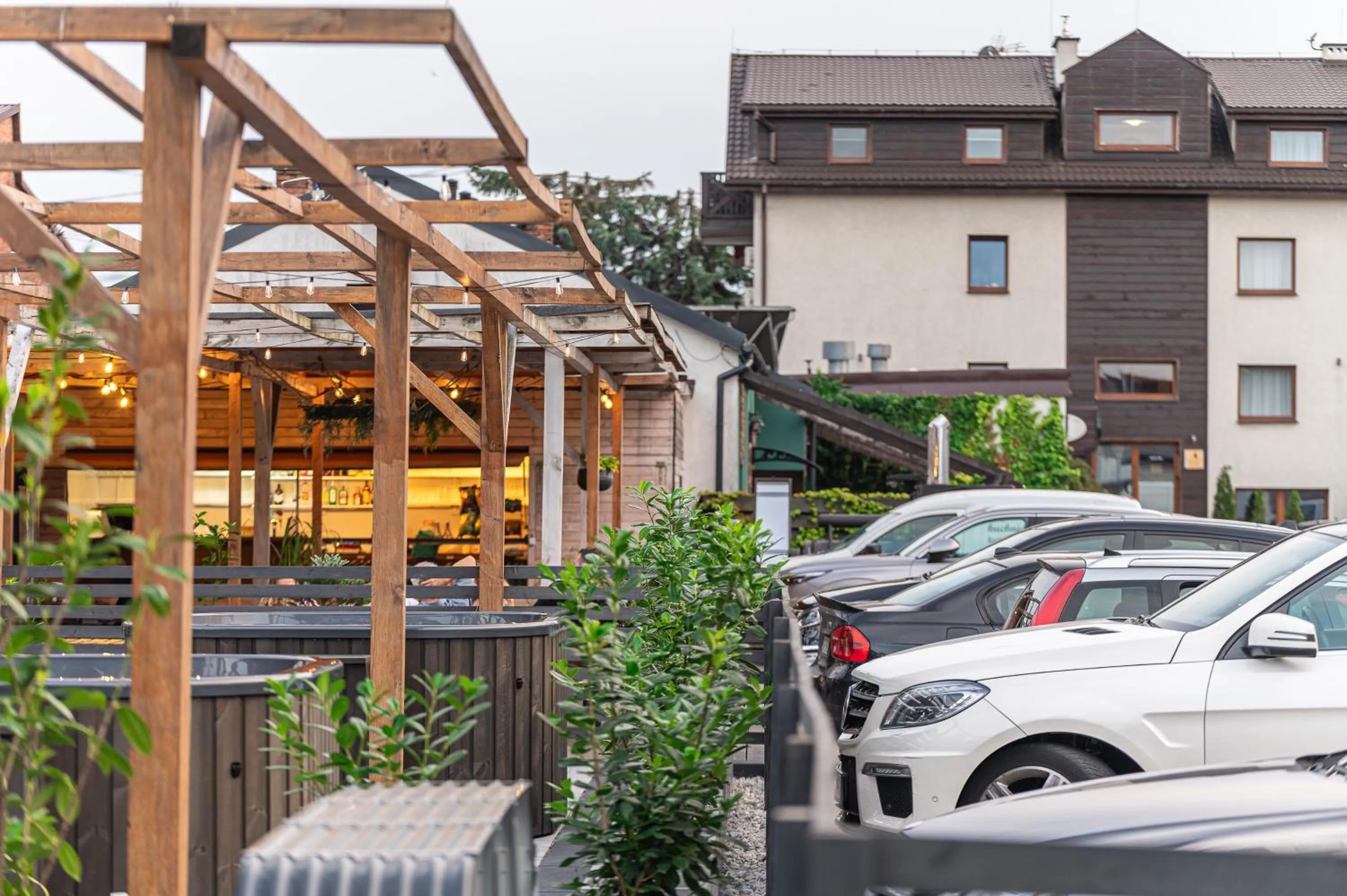 Old Tree Home & Restaurant