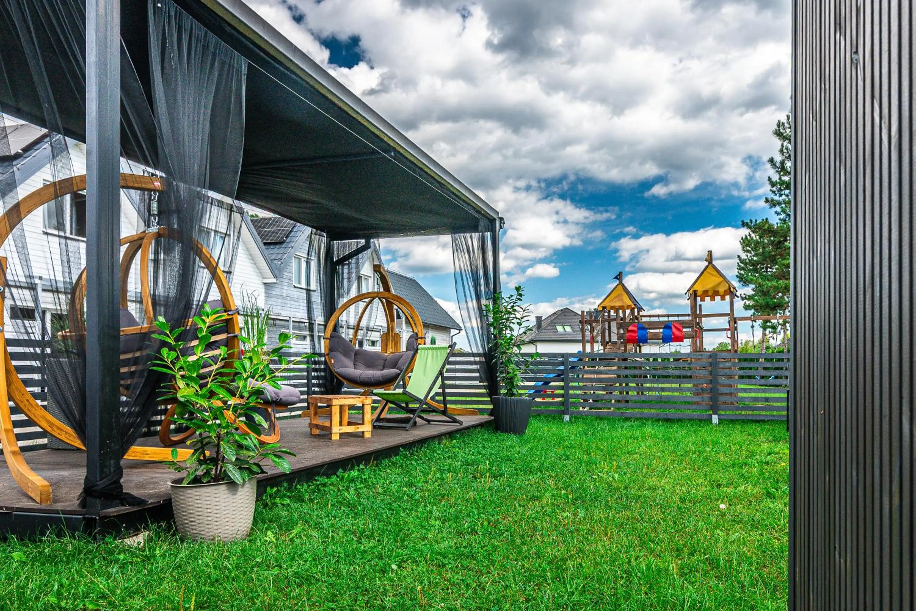 Old Tree Home & Restaurant