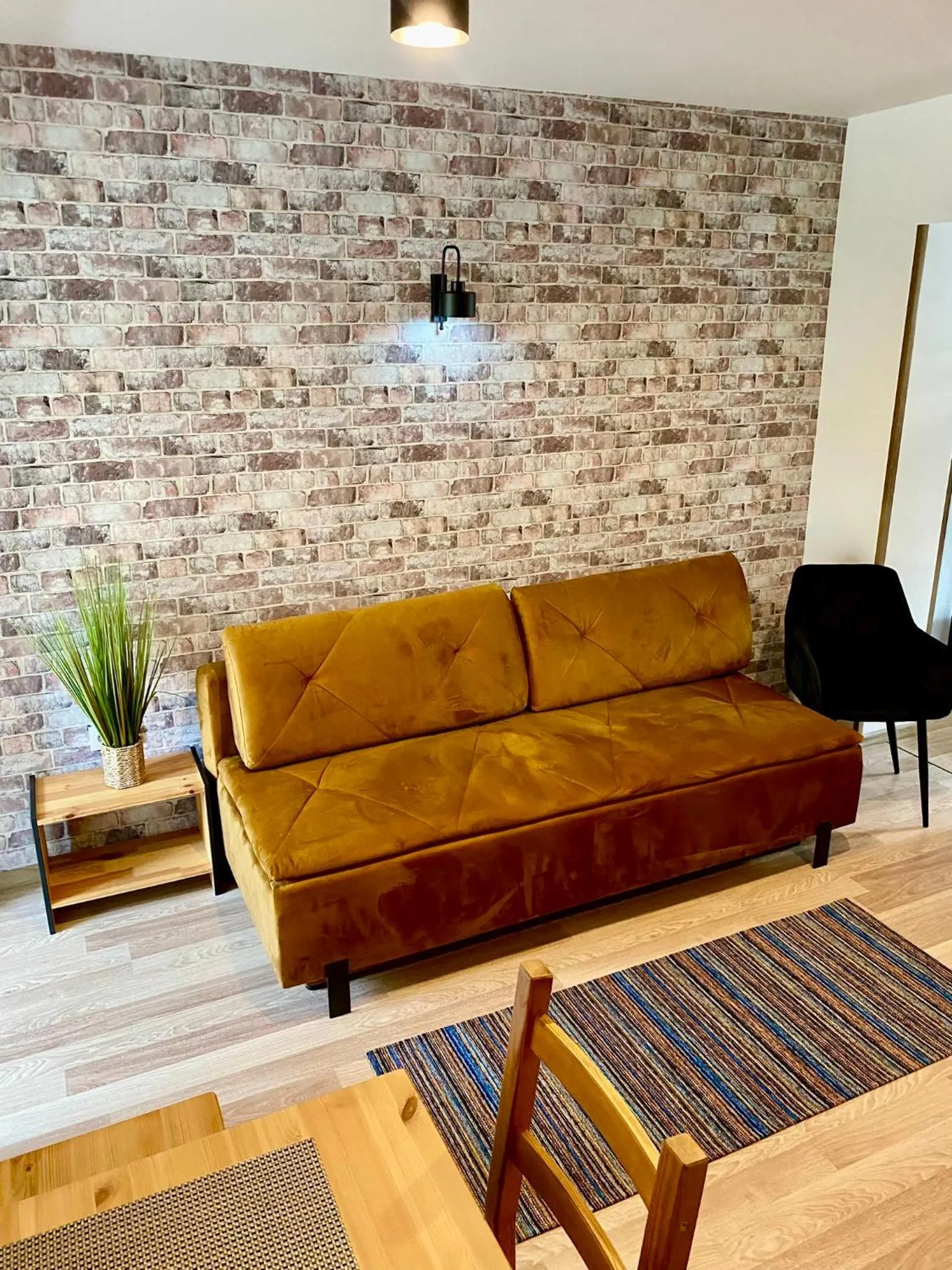 Living room in Old Tree Home & Restaurant