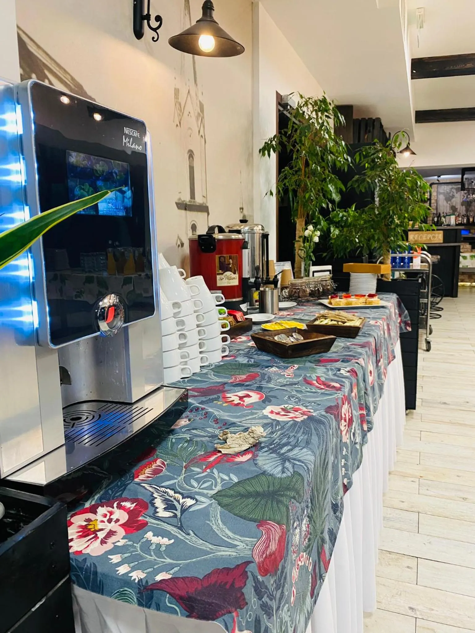 Food and drinks in Old Tree Home & Restaurant