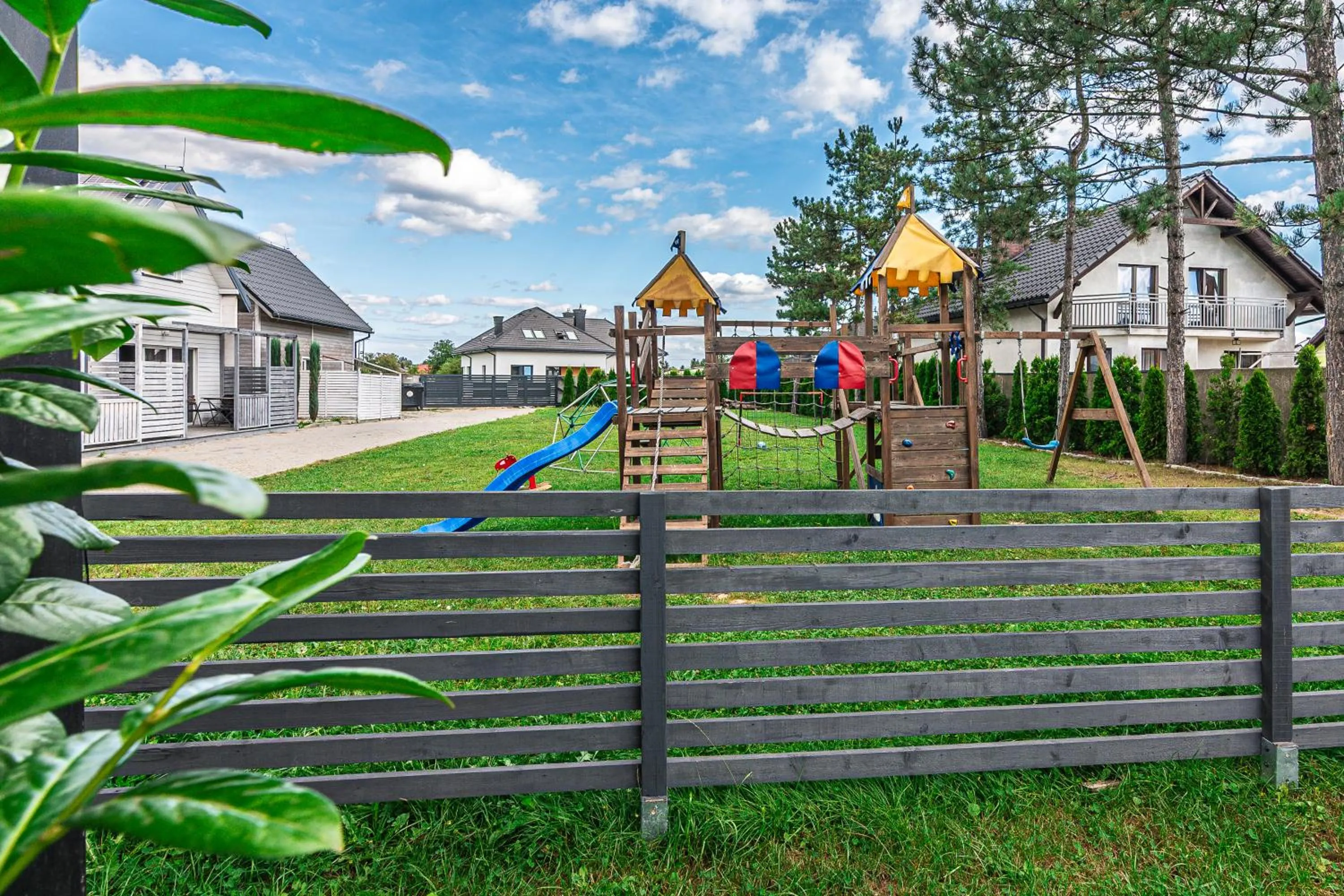 Old Tree Home & Restaurant