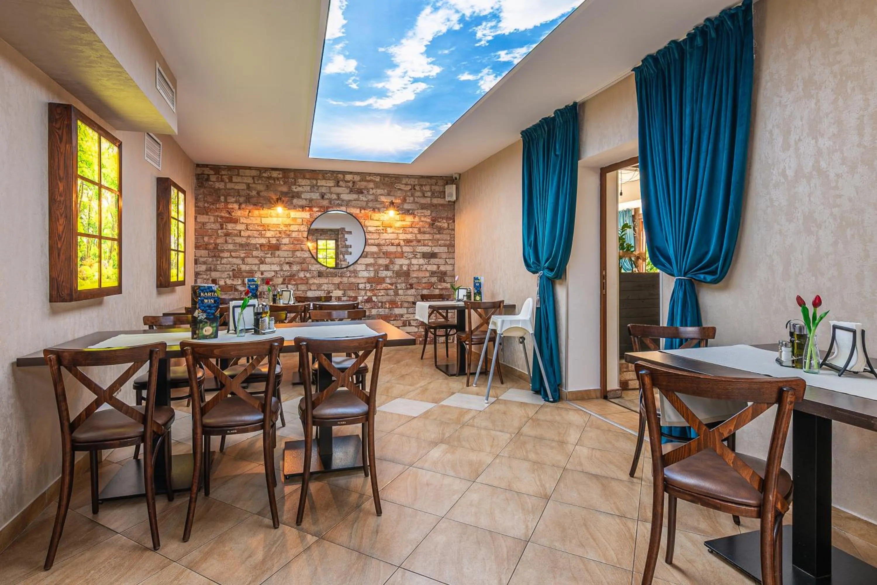 Old Tree Home & Restaurant