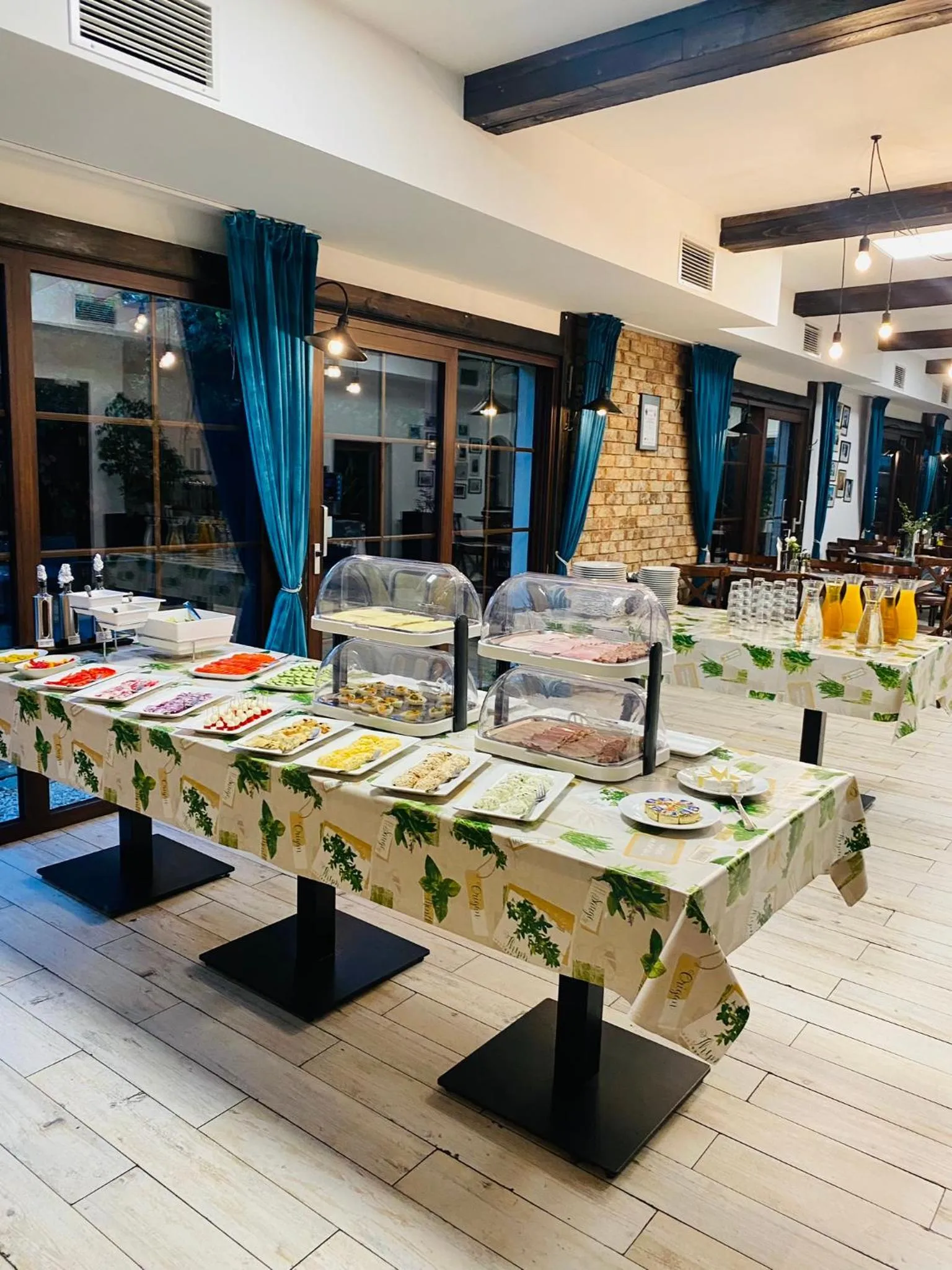 Buffet breakfast in Old Tree Home & Restaurant