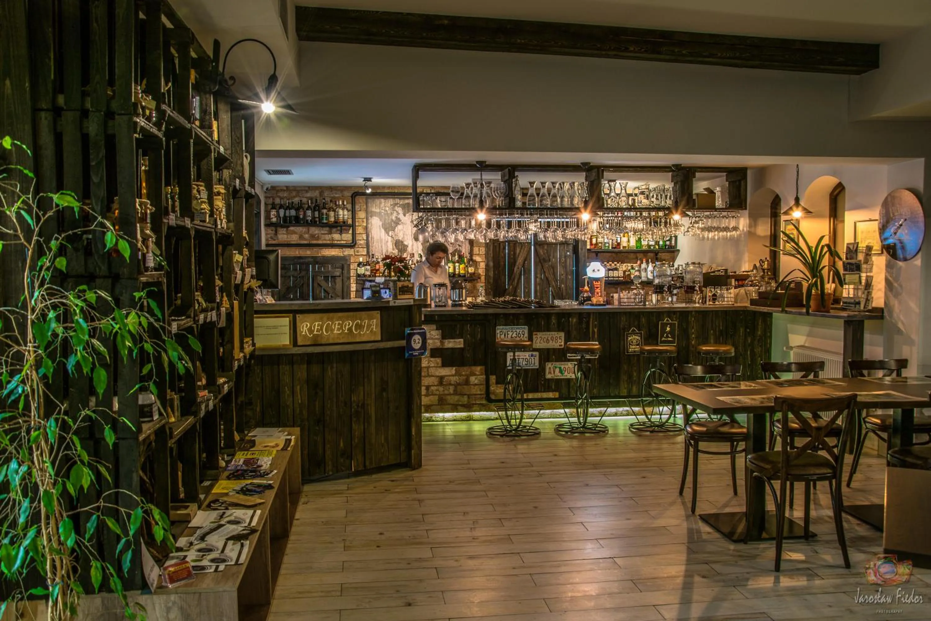 Restaurant/places to eat in Old Tree Home & Restaurant