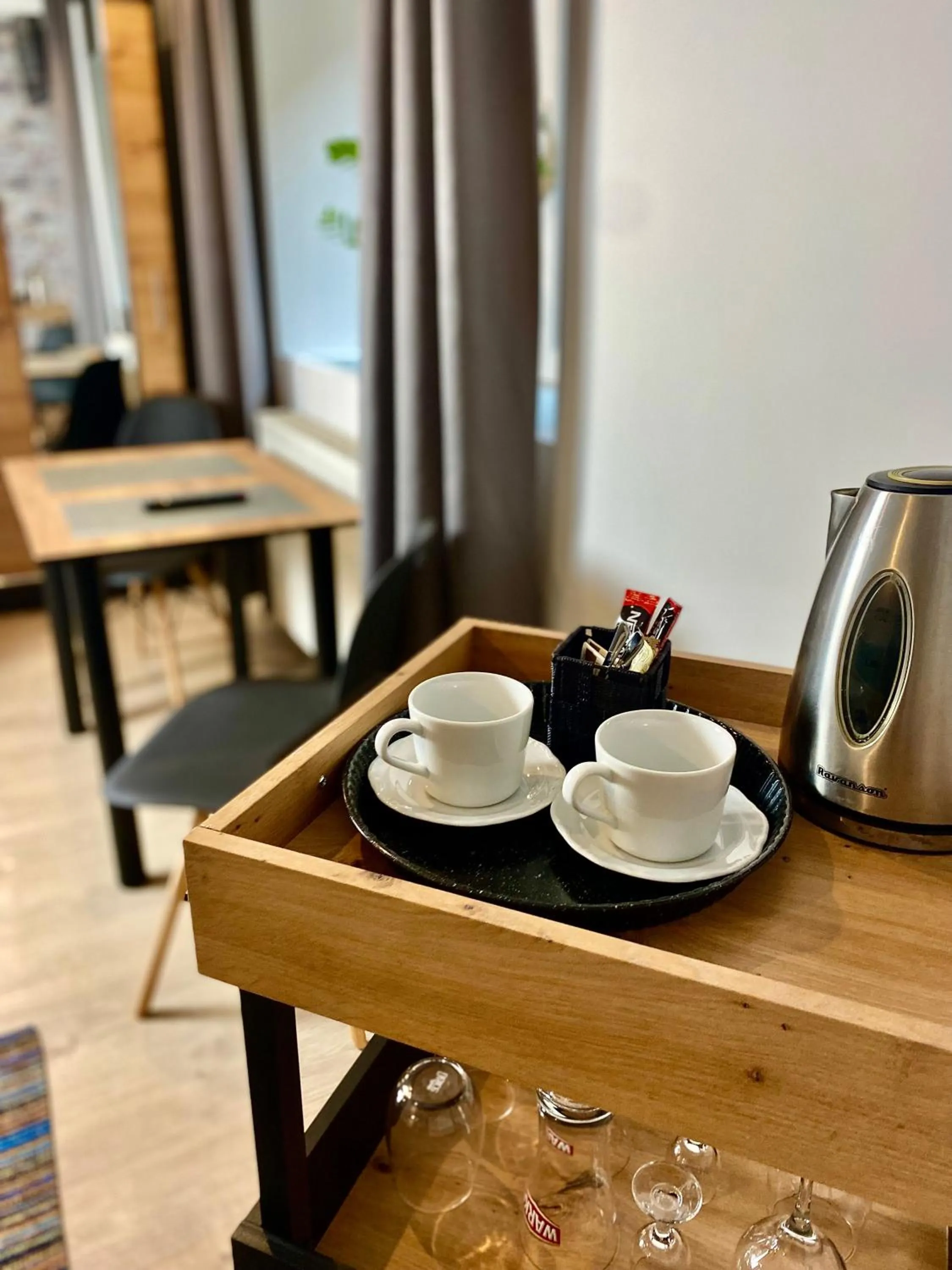 Old Tree Home & Restaurant