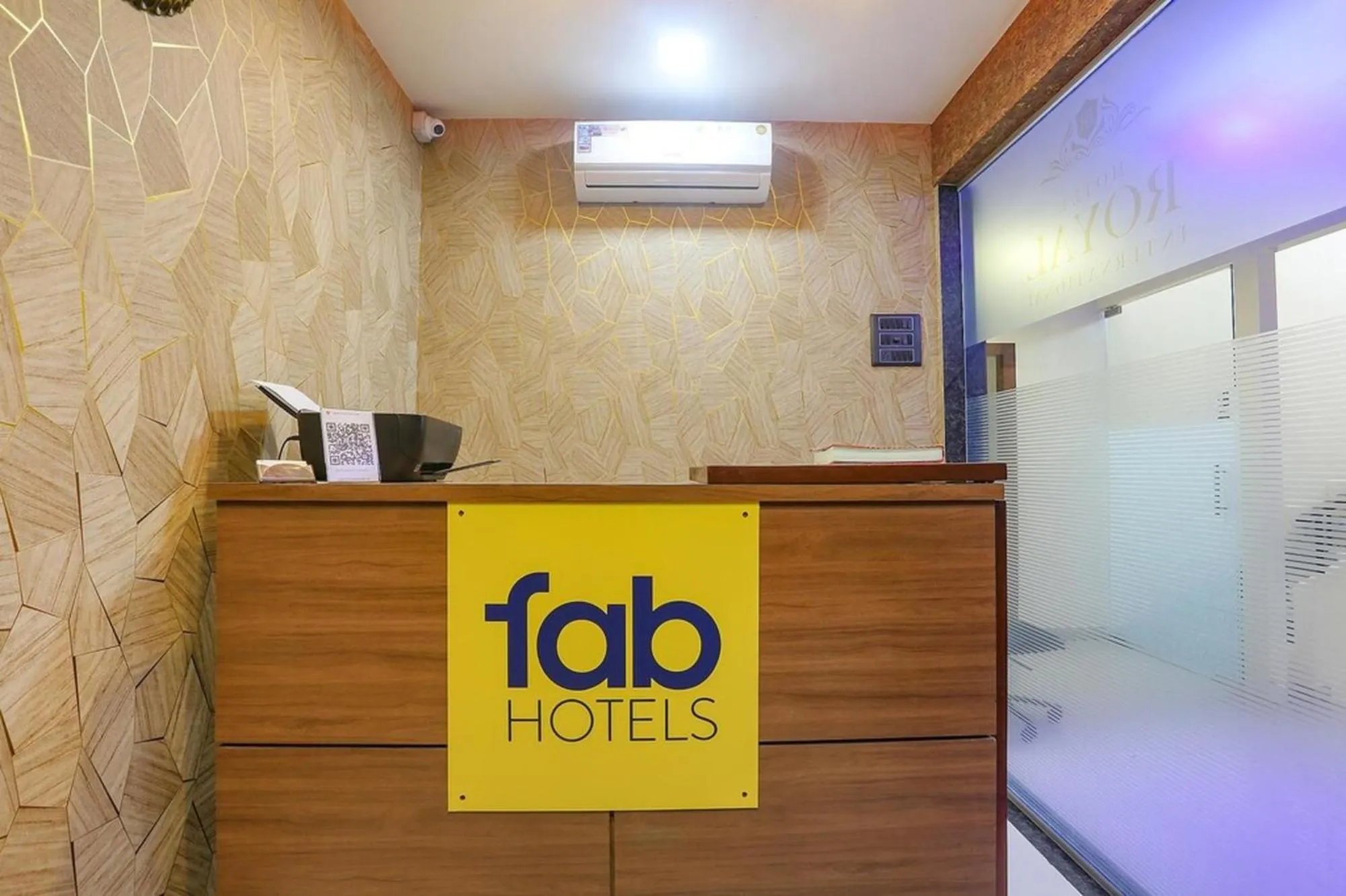 Lobby or reception in FabHotel Royal International - Nr Mumbai International Airport