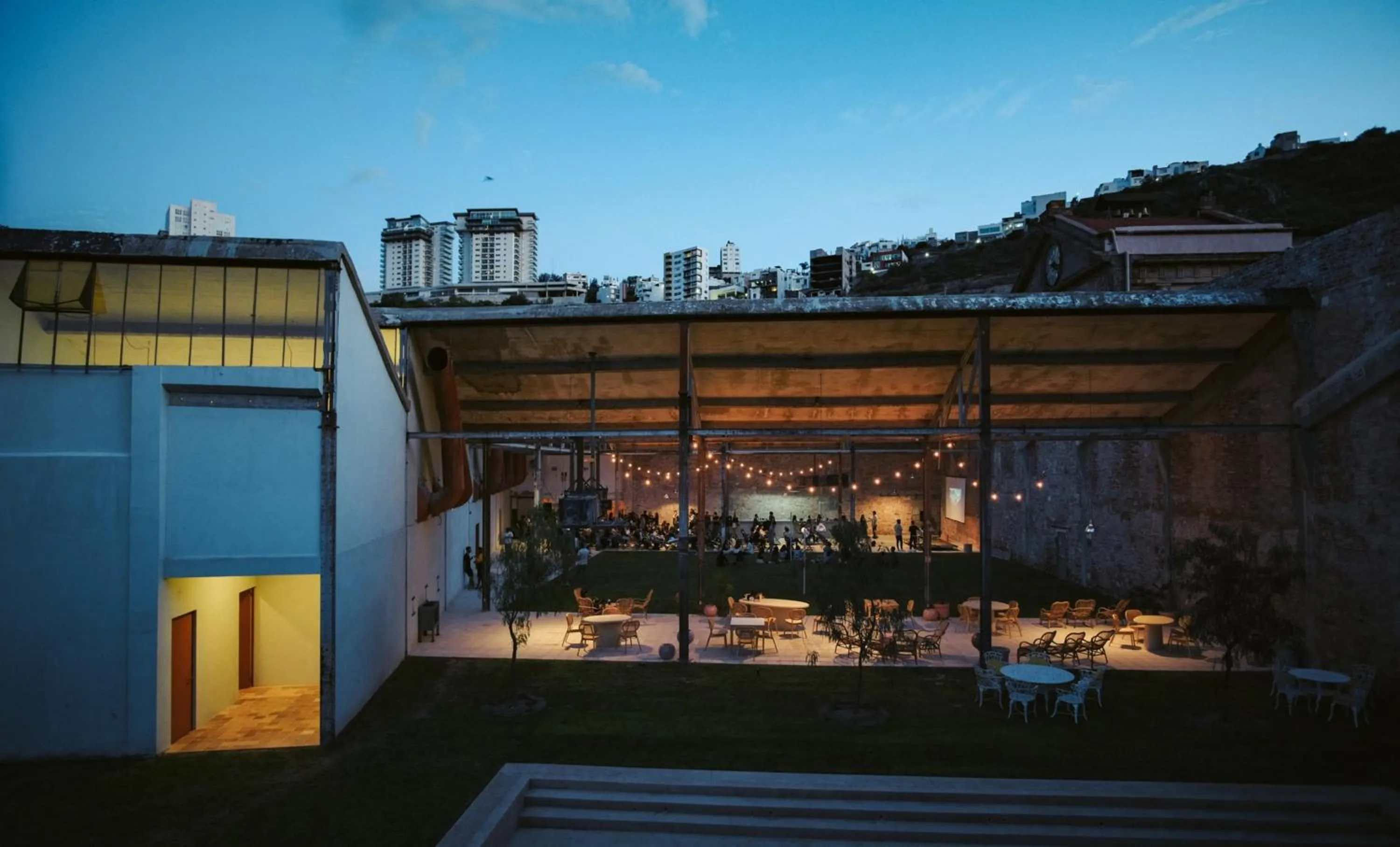 Property building in Hotel Hércules