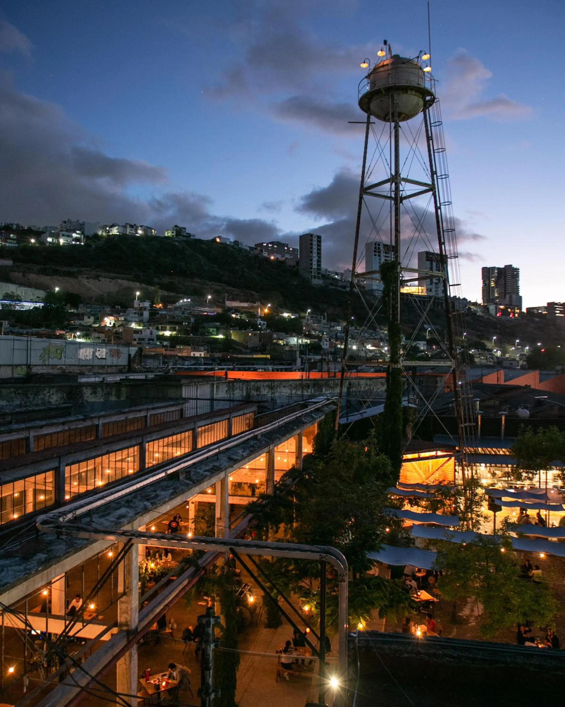 Night in Hotel Hércules