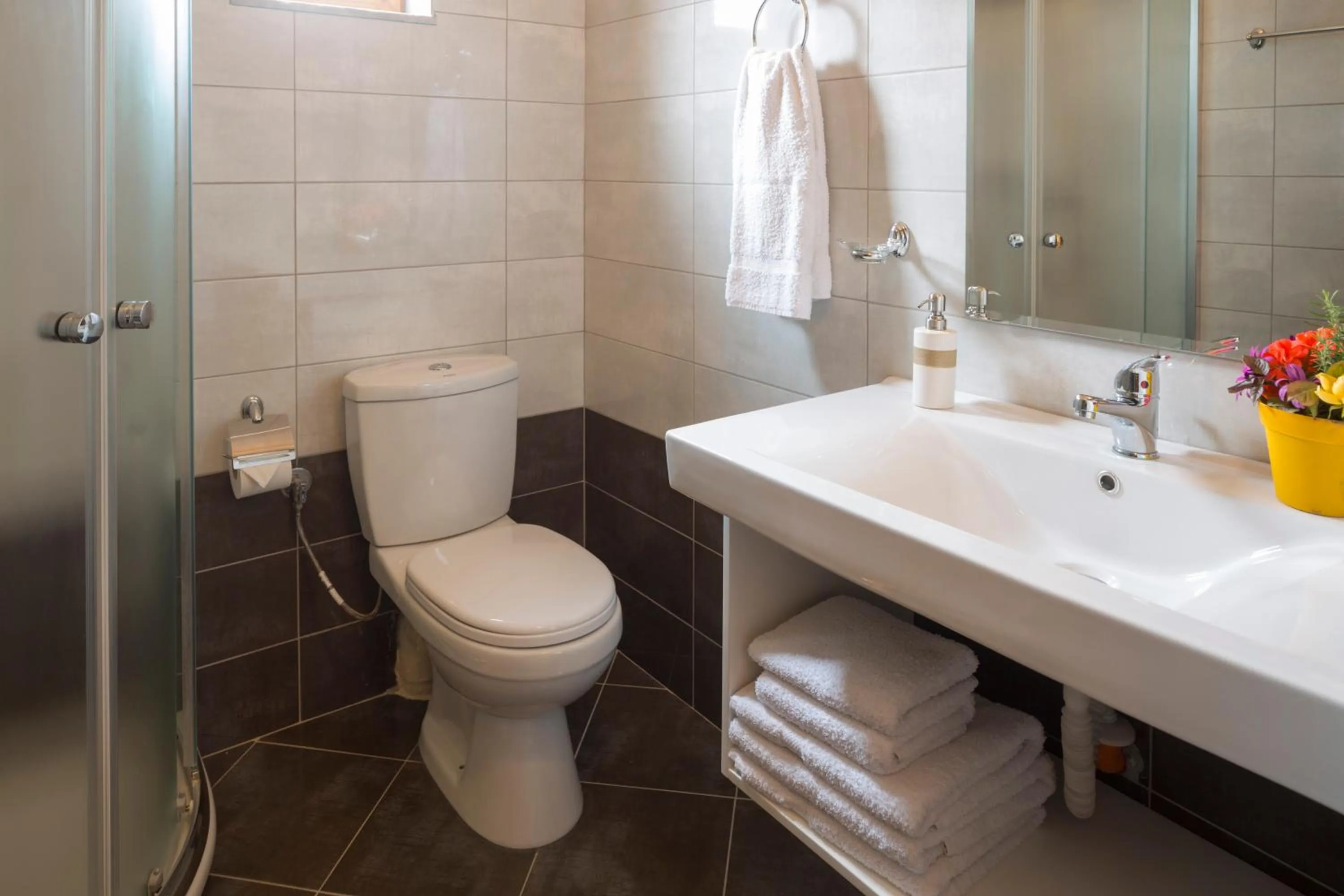 Shower in Casa Noste Apartments