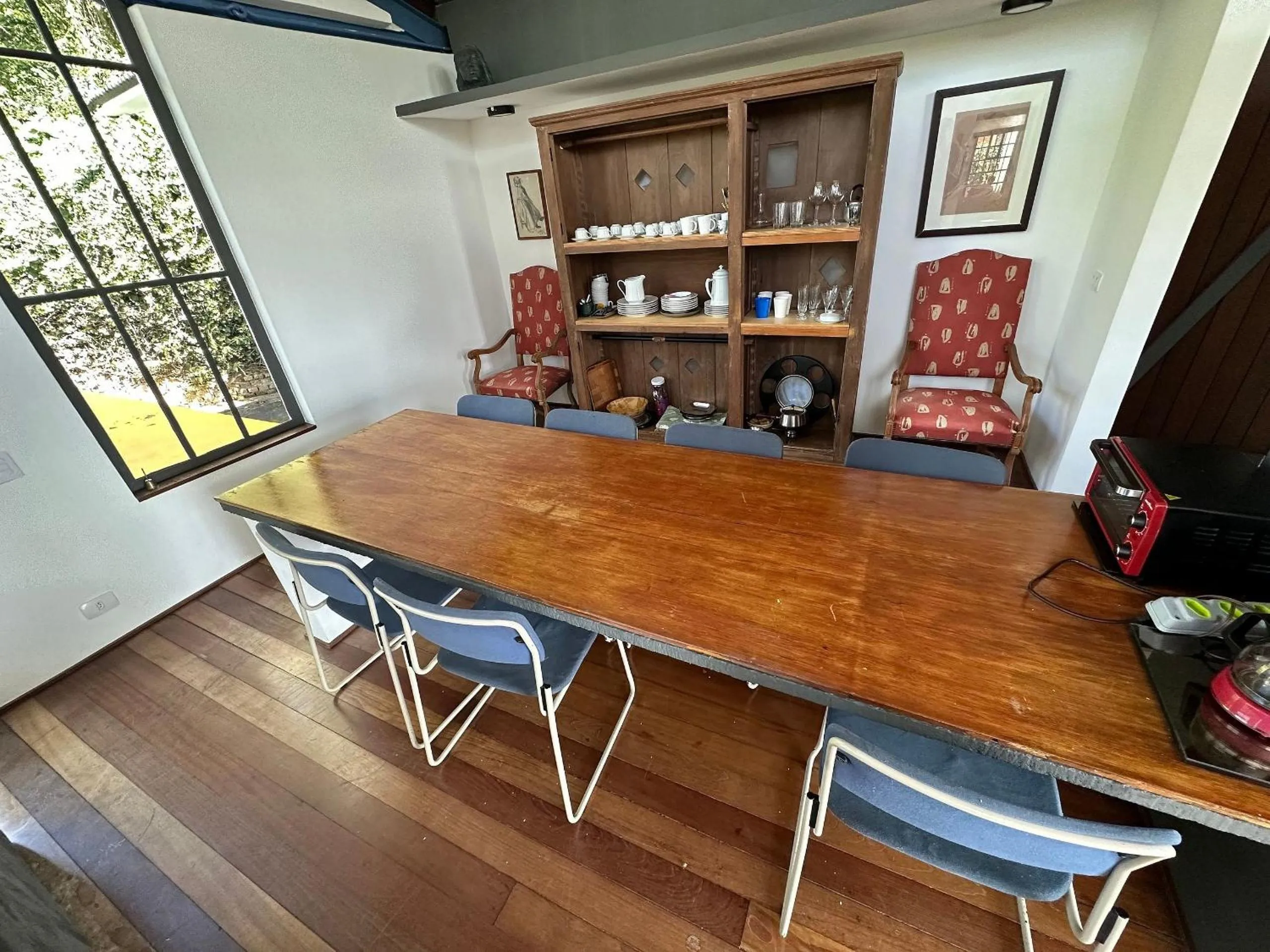 Dining area in Casa de arquiteto com vista, jardim e lareira