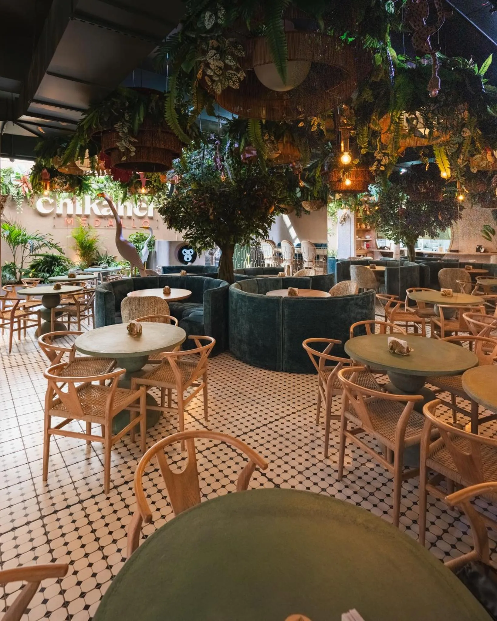 Restaurant/places to eat in Nakúa Stay & Work Hotel