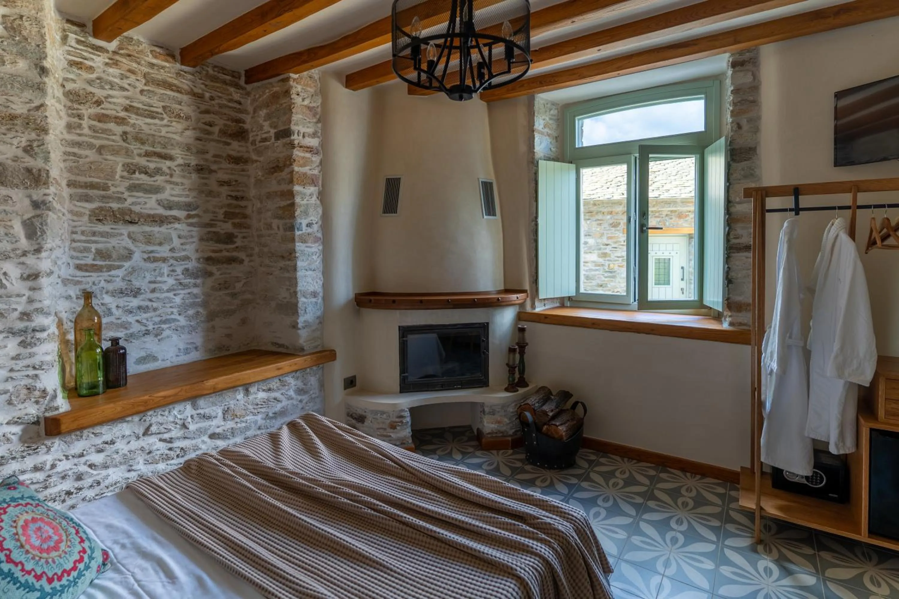 Photo of the whole room, Bed in Nostos Country House