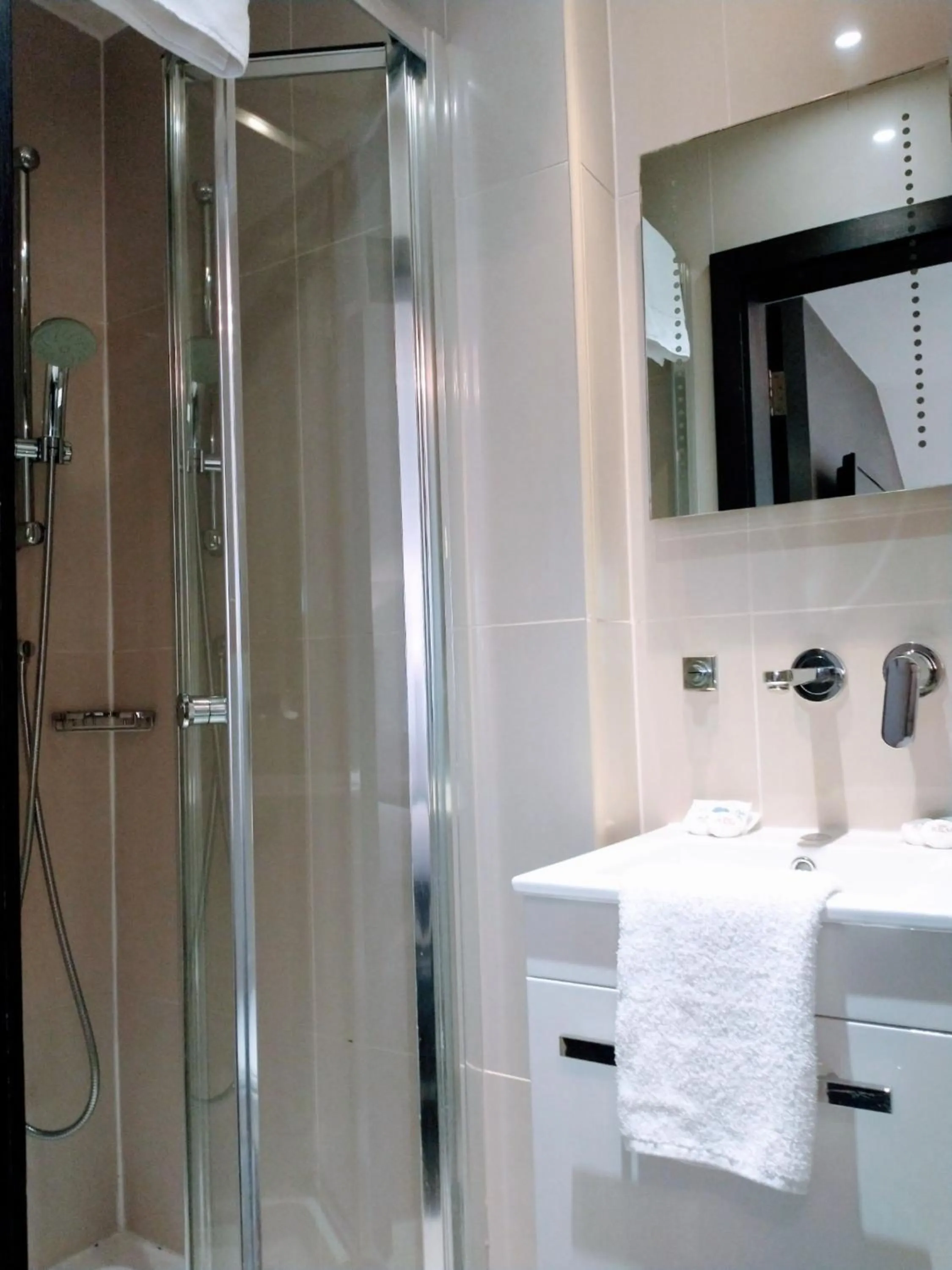 Bathroom in Hotel Edward Paddington