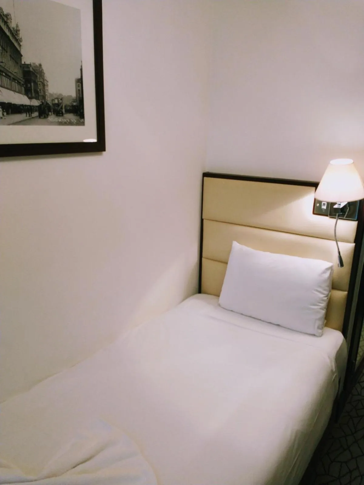 Bedroom, Bed in Hotel Edward Paddington