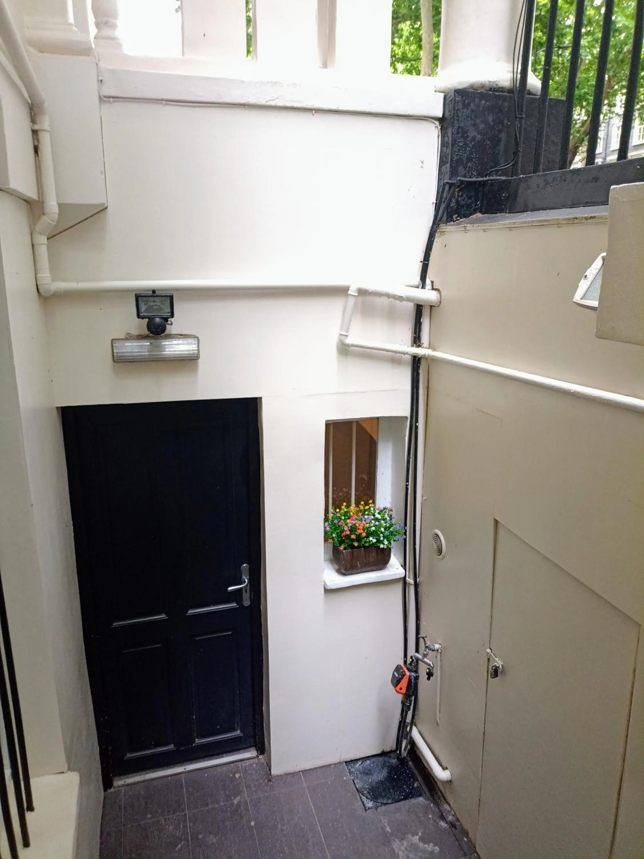 Property building in Hotel Edward Paddington