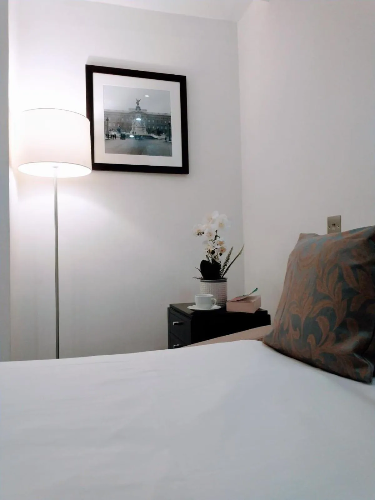 Seating area, Bed in Hotel Edward Paddington