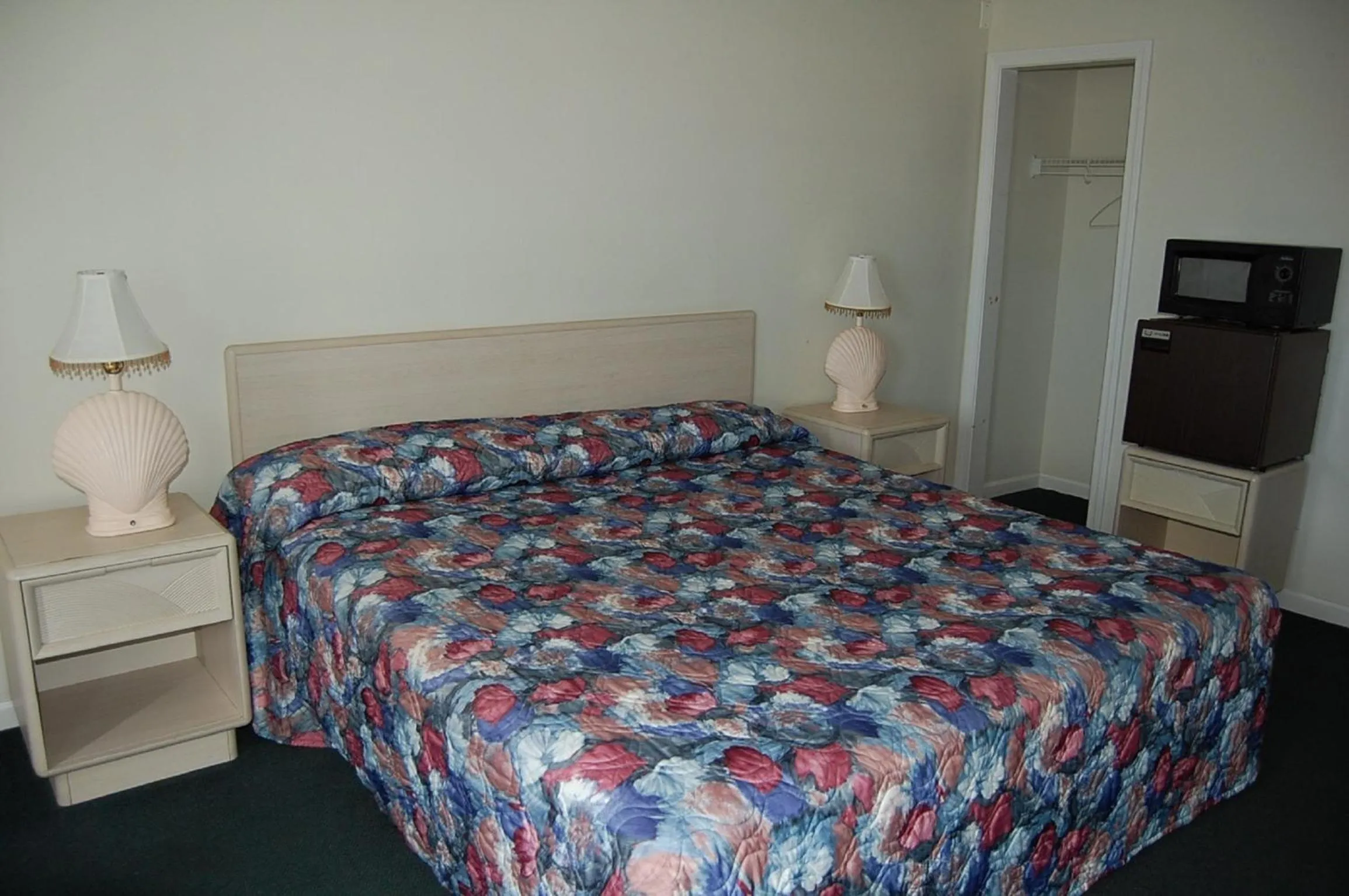 Photo of the whole room, Bed in Point 1 Resort & Motel
