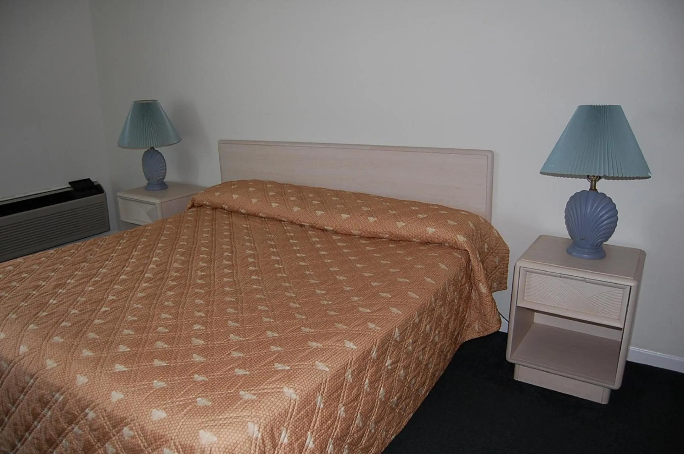 Bed in Point 1 Resort & Motel