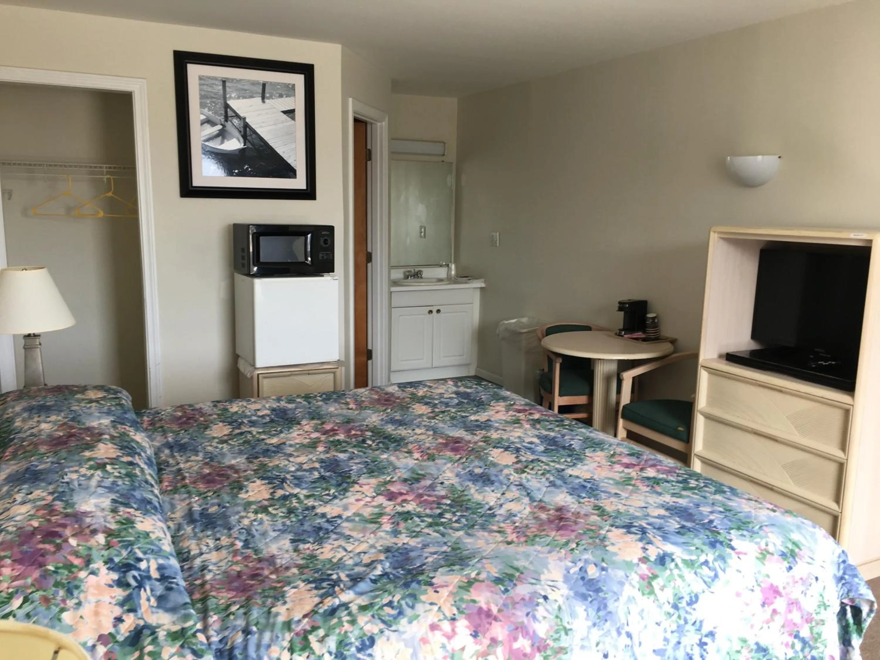 Bed in Point 1 Resort & Motel