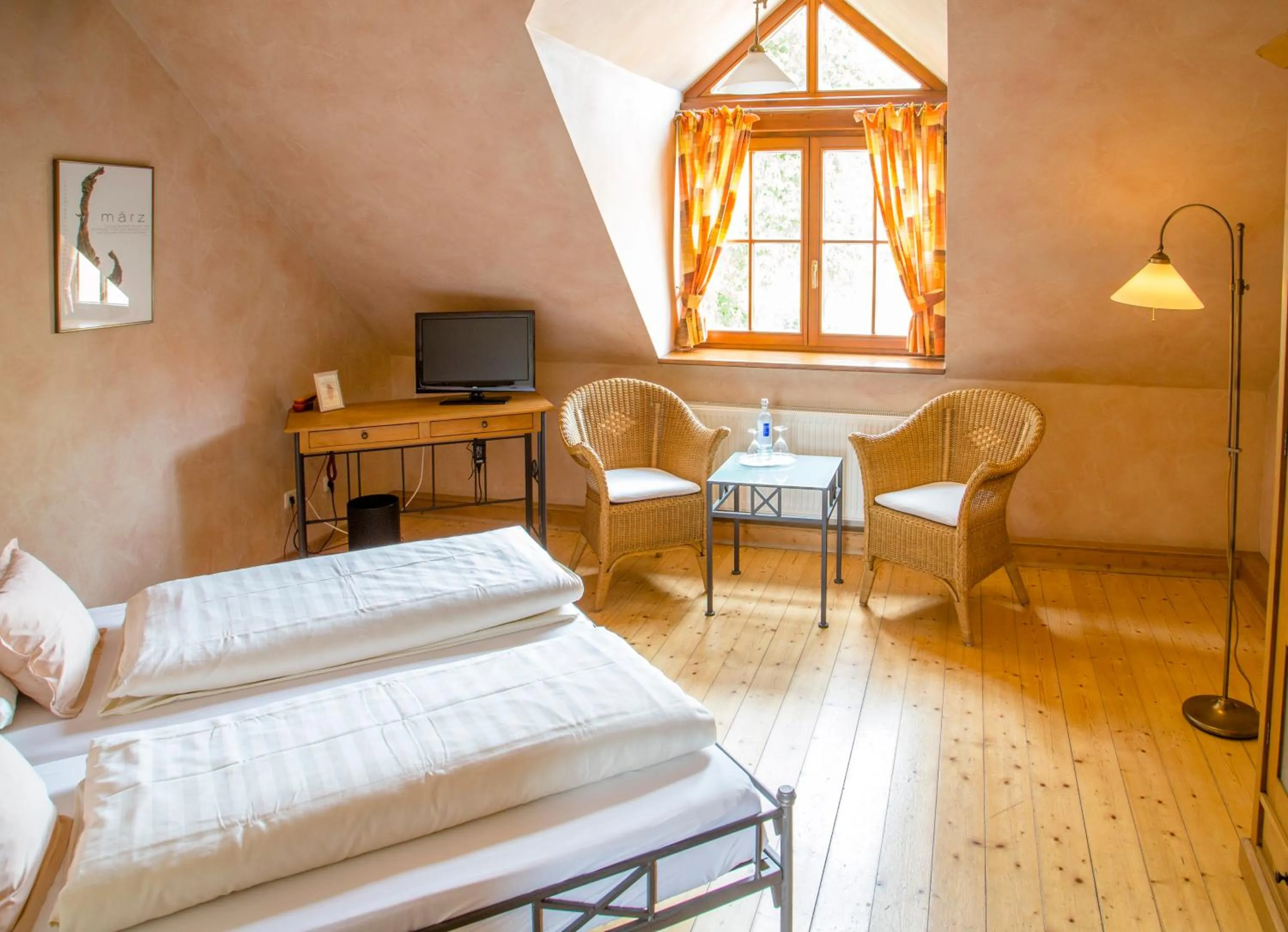 Seating area, Bed in Der espenhof Landhotel, Tagungshotel & Weingut