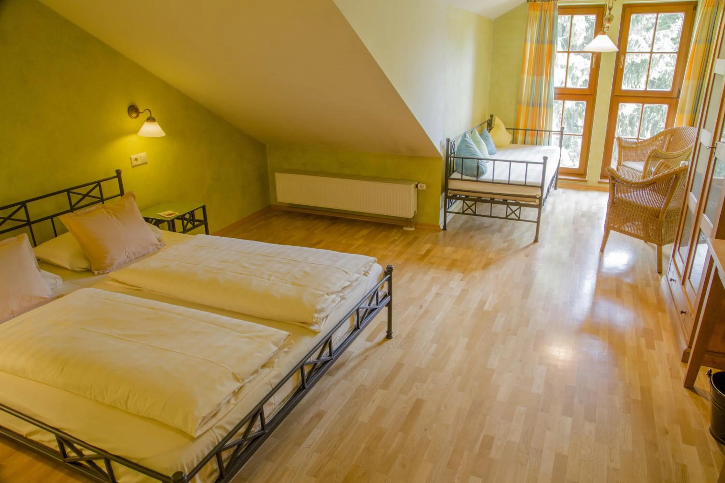 Bedroom, Bed in Der espenhof Landhotel, Tagungshotel & Weingut