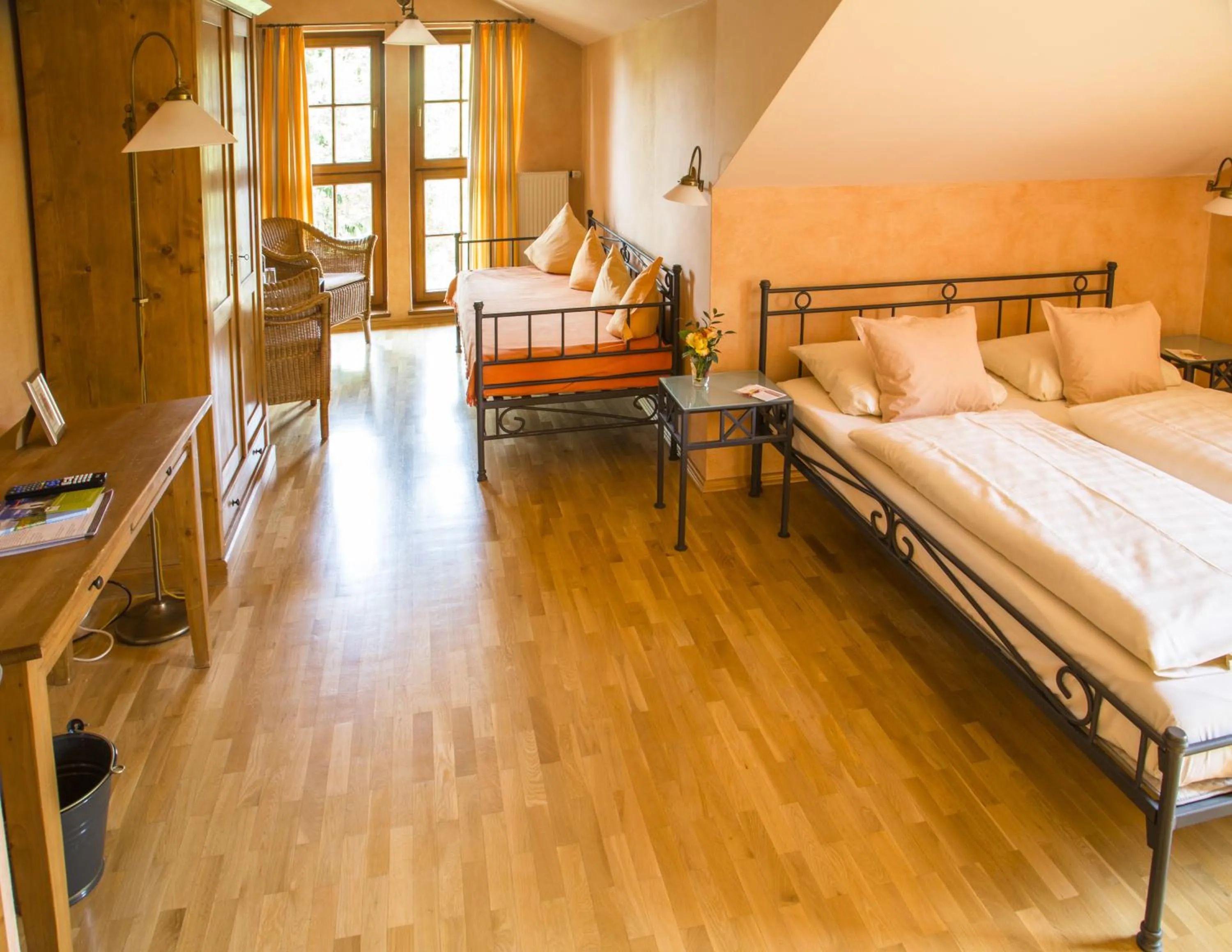 Photo of the whole room, Bed in Der espenhof Landhotel, Tagungshotel & Weingut