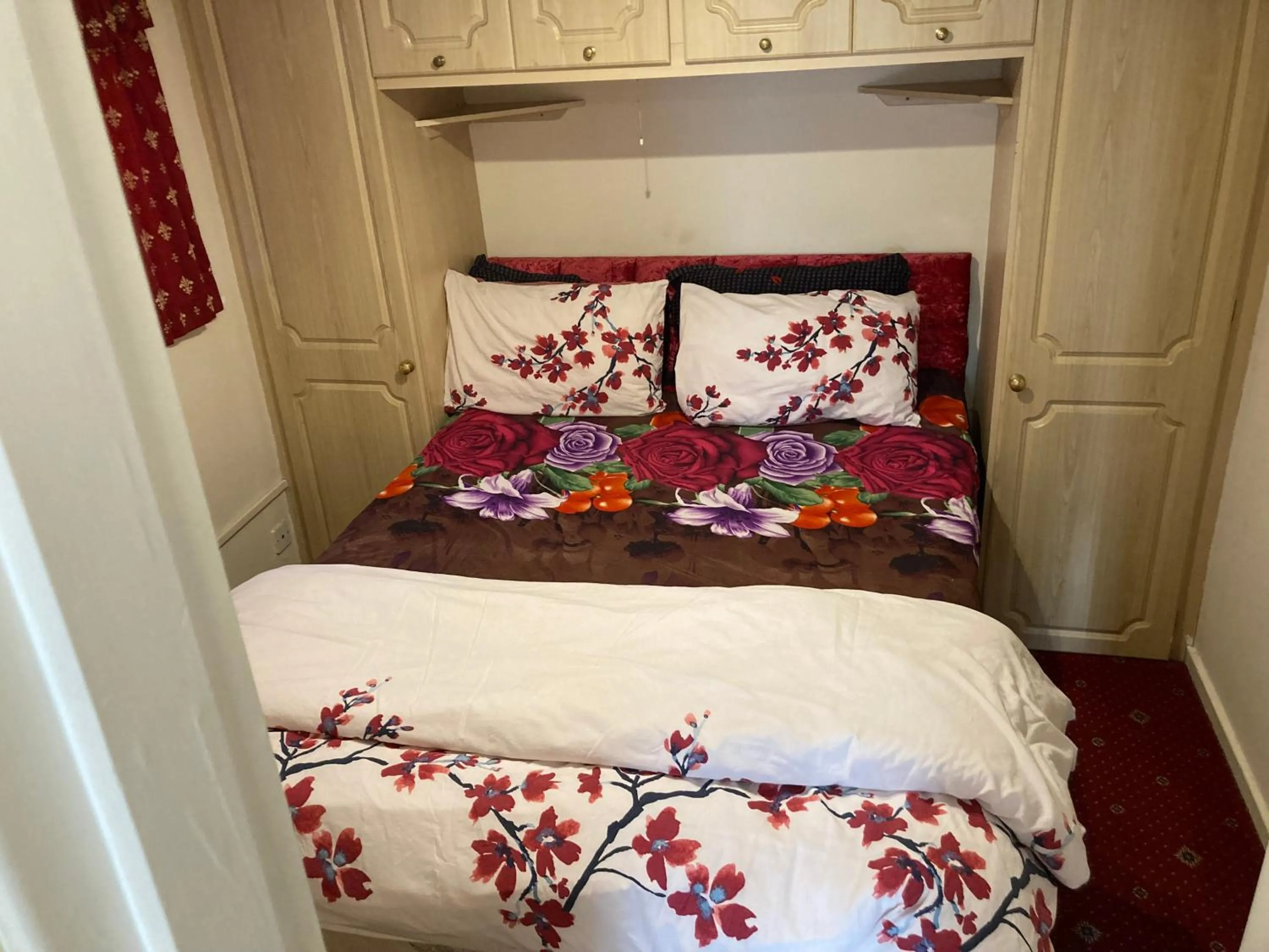 Bedroom, Bed in Harman Suites Self-Catering Apartments Free WIFI & Parking