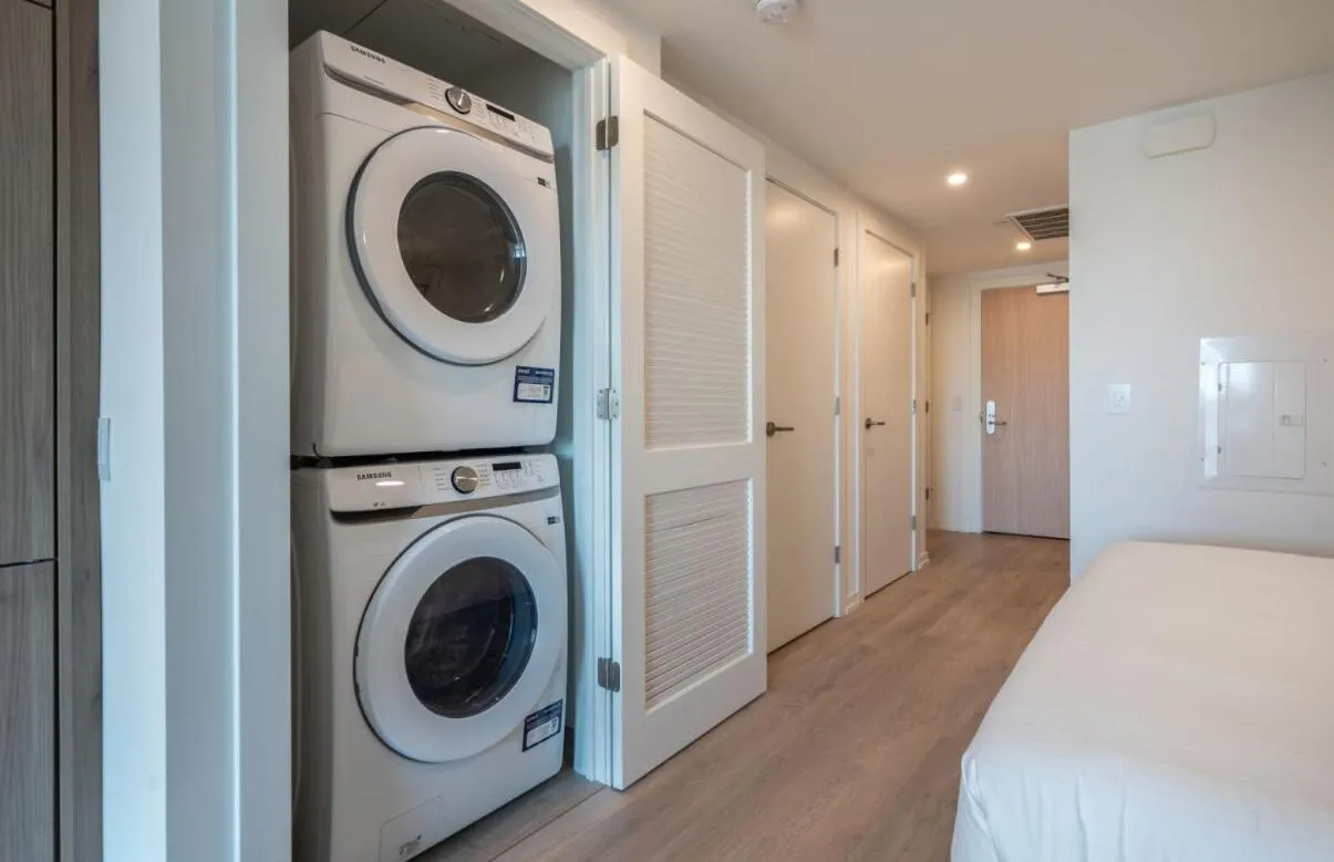 laundry, Bed in Level Hollywood