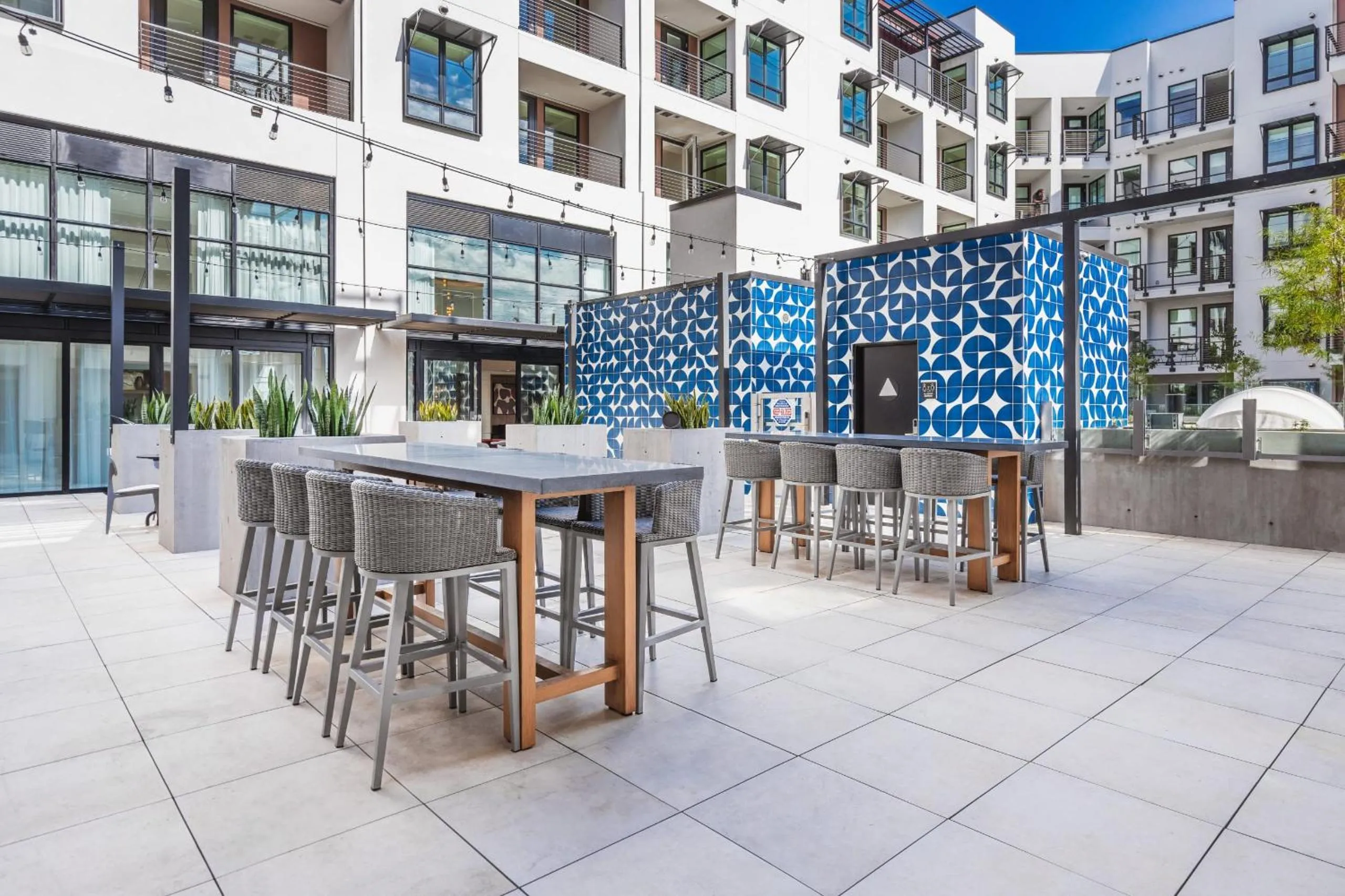 Swimming pool in Level Hollywood