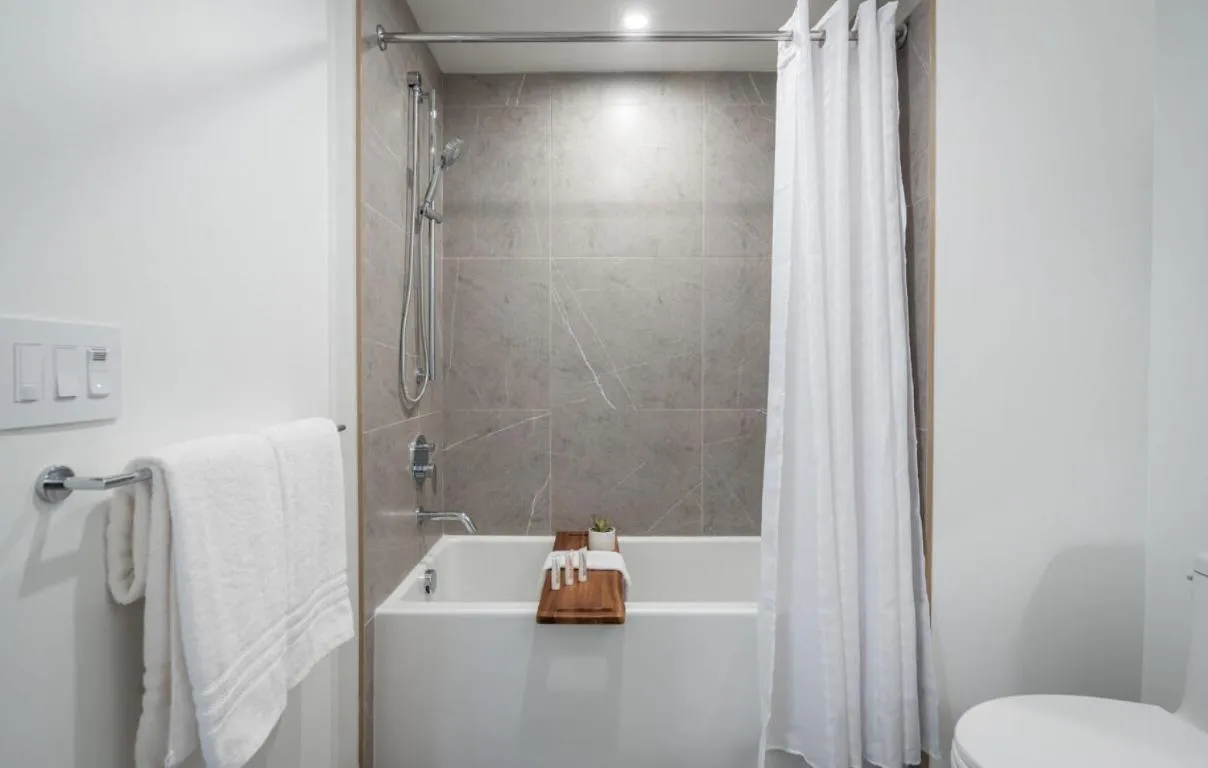 Shower in Level Hollywood