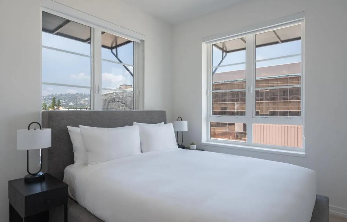 Bedroom, Bed in Level Hollywood