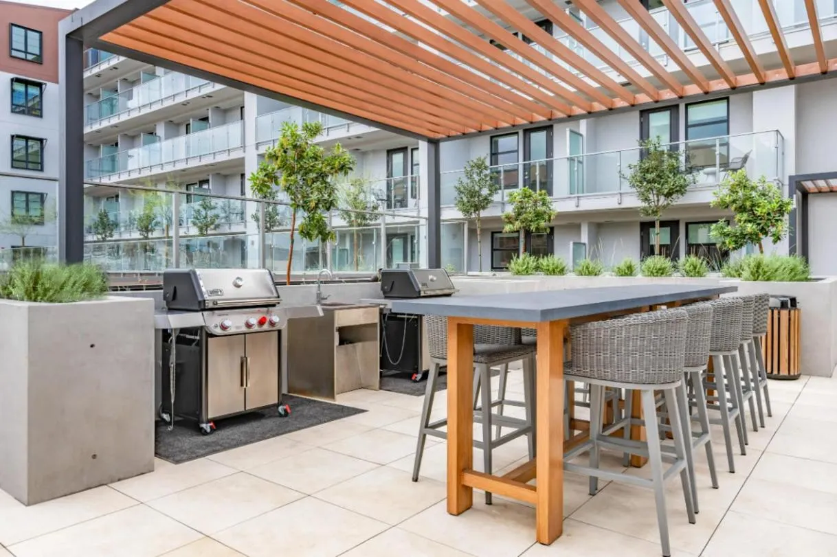 BBQ facilities in Level Hollywood