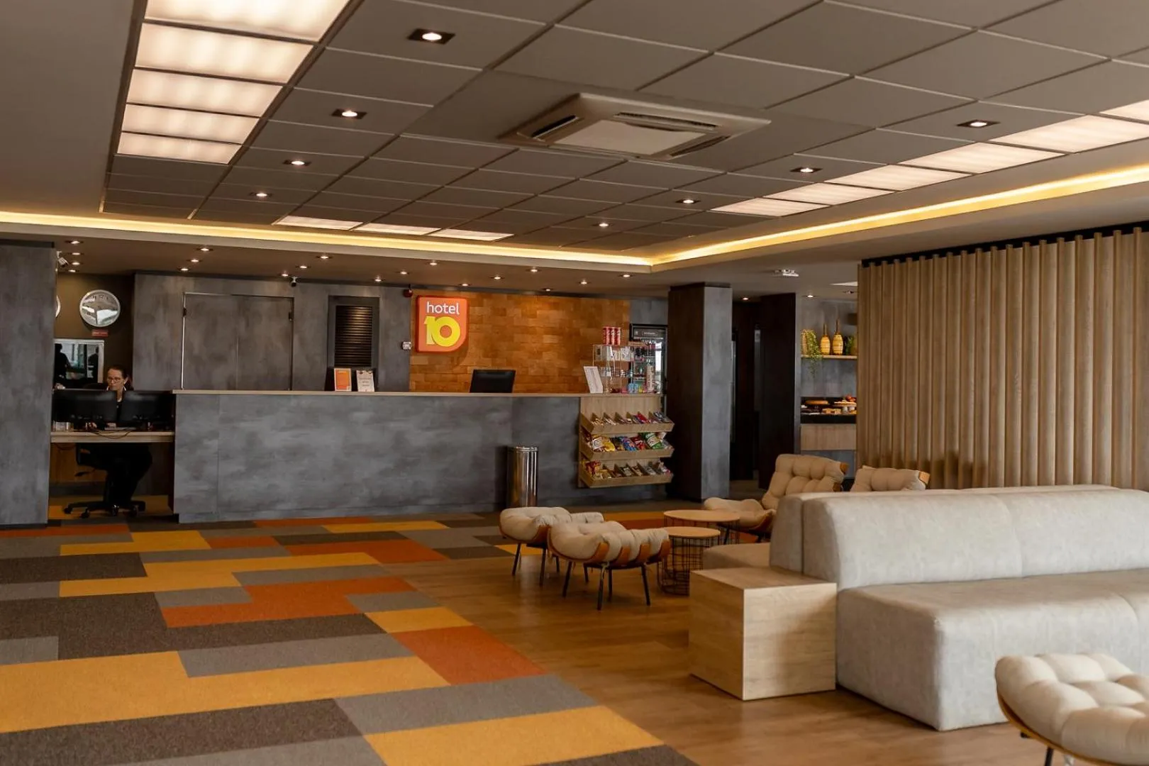 Lobby or reception in Hotel 10 Ponta Grossa