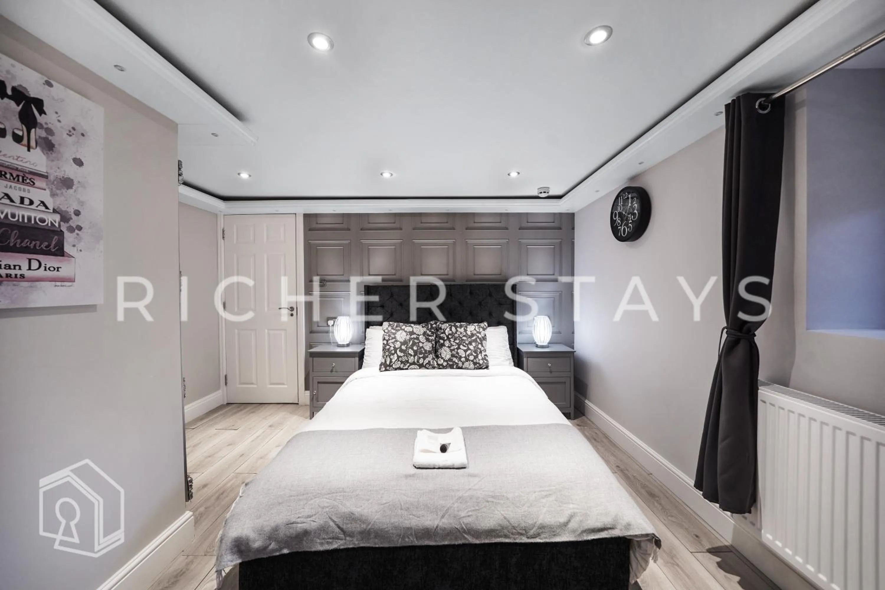 Bed in Hackney Suites - En-suite rooms & amenities