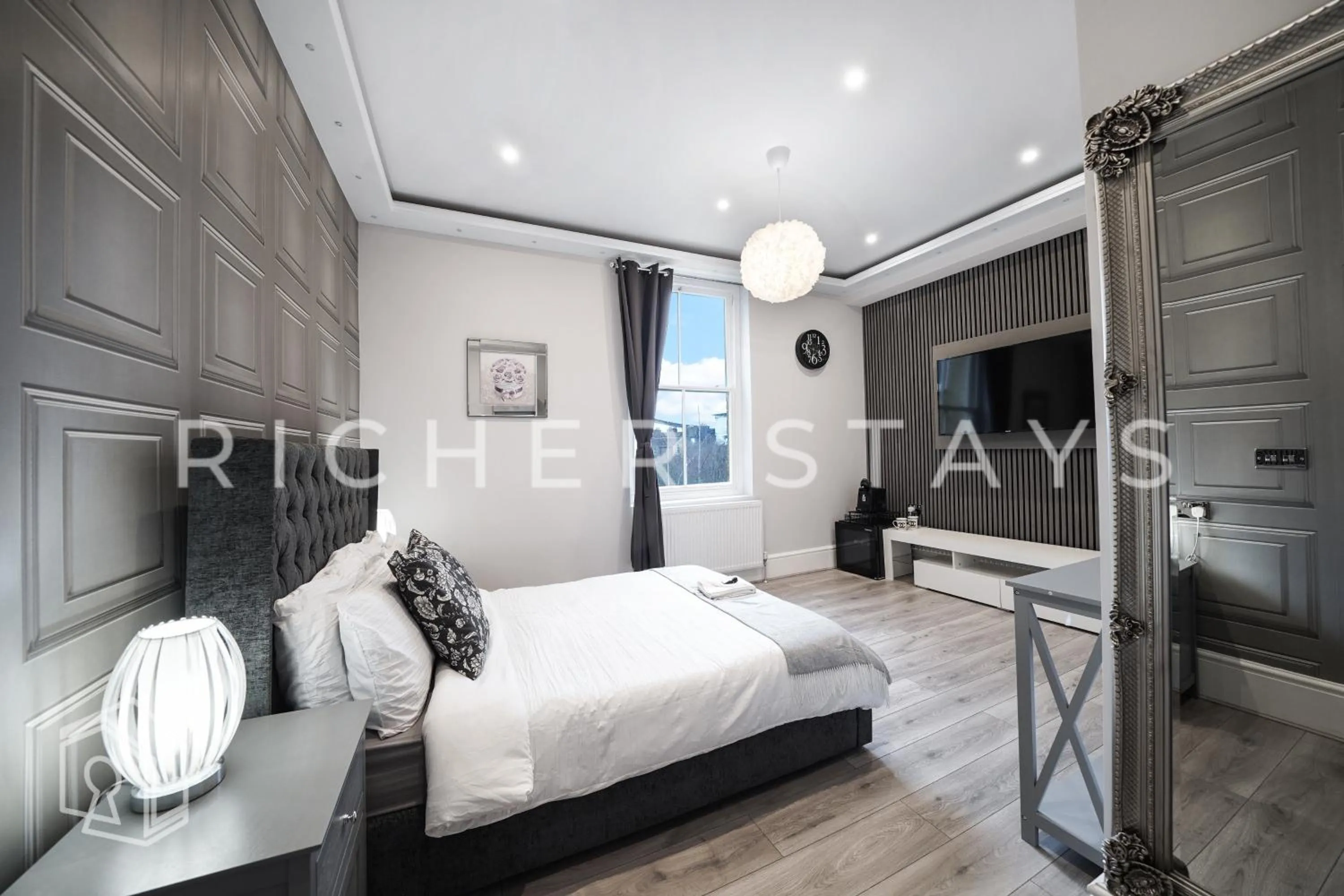 Bed in Hackney Suites - En-suite rooms & amenities