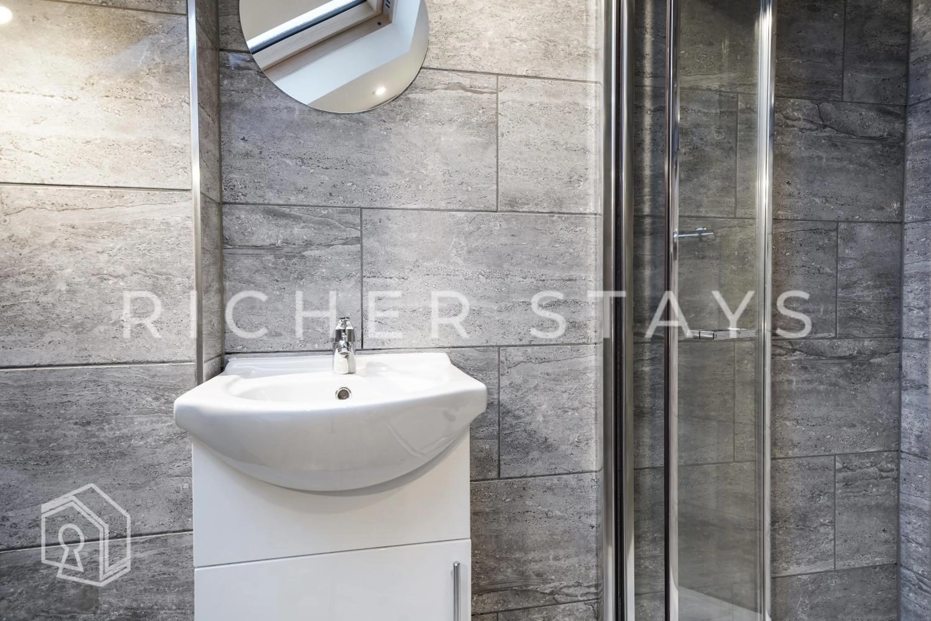 Shower in Hackney Suites - En-suite rooms & amenities
