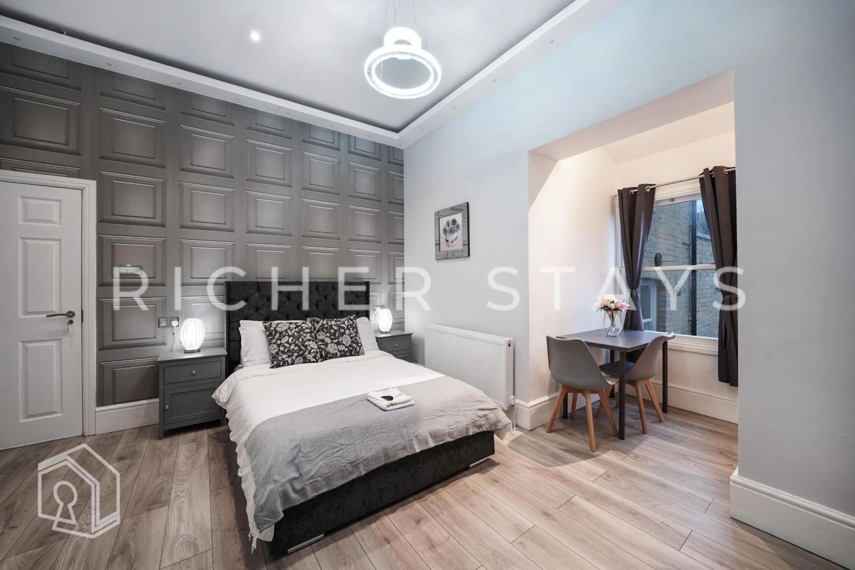 Bed in Hackney Suites - En-suite rooms & amenities