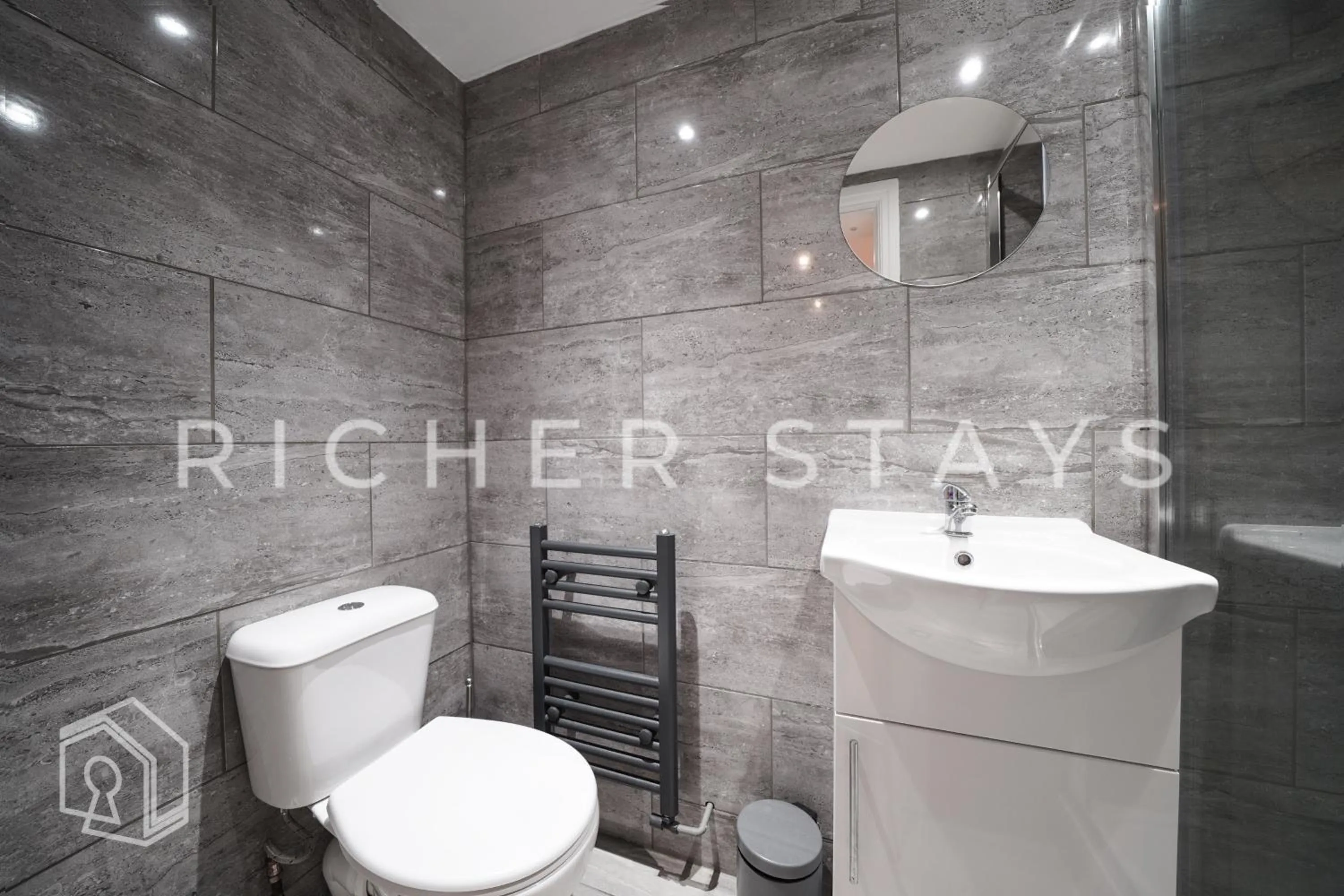 Shower in Hackney Suites - En-suite rooms & amenities