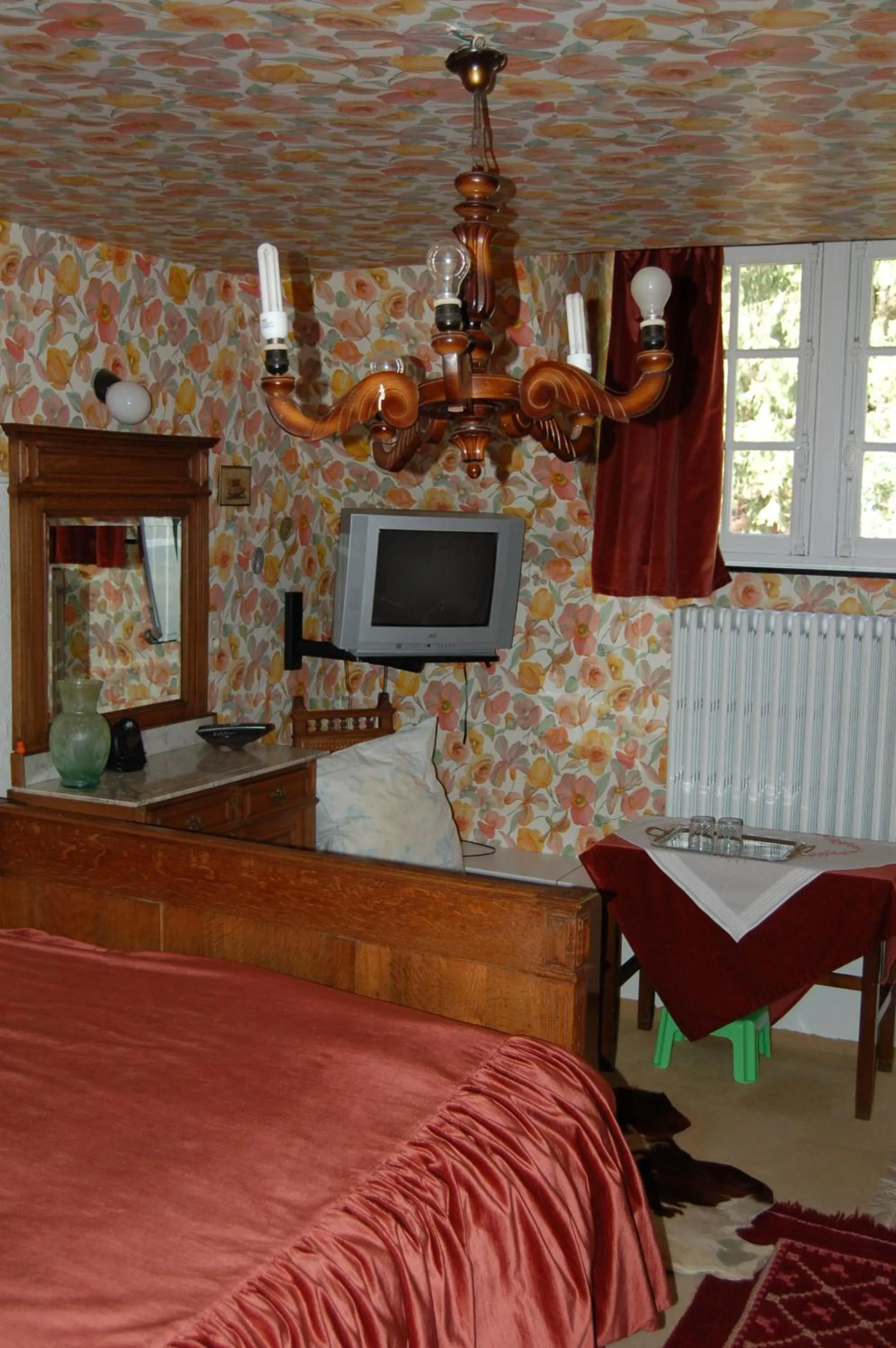 Photo of the whole room in B&B Les Genêts