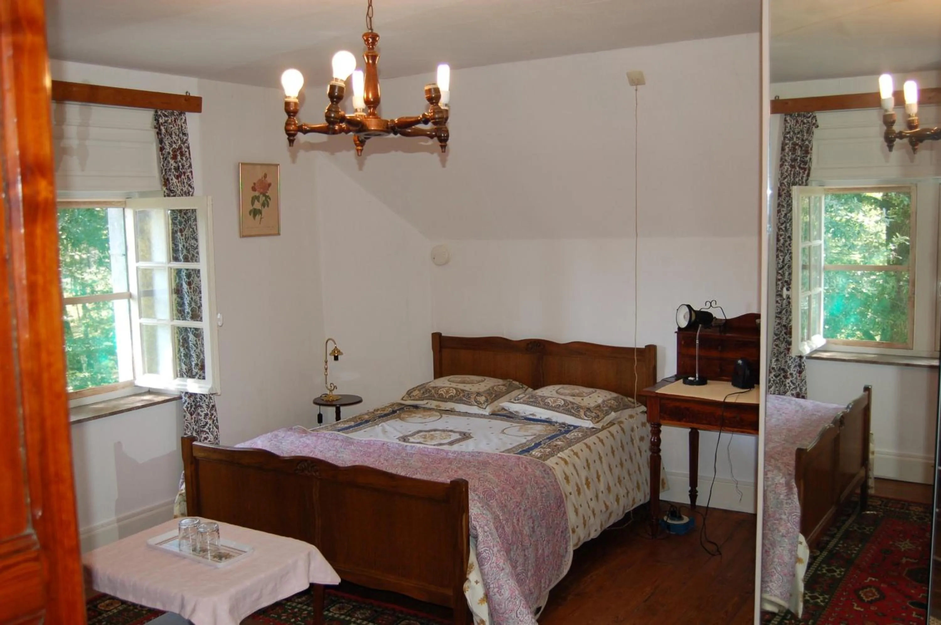 Photo of the whole room in B&B Les Genêts