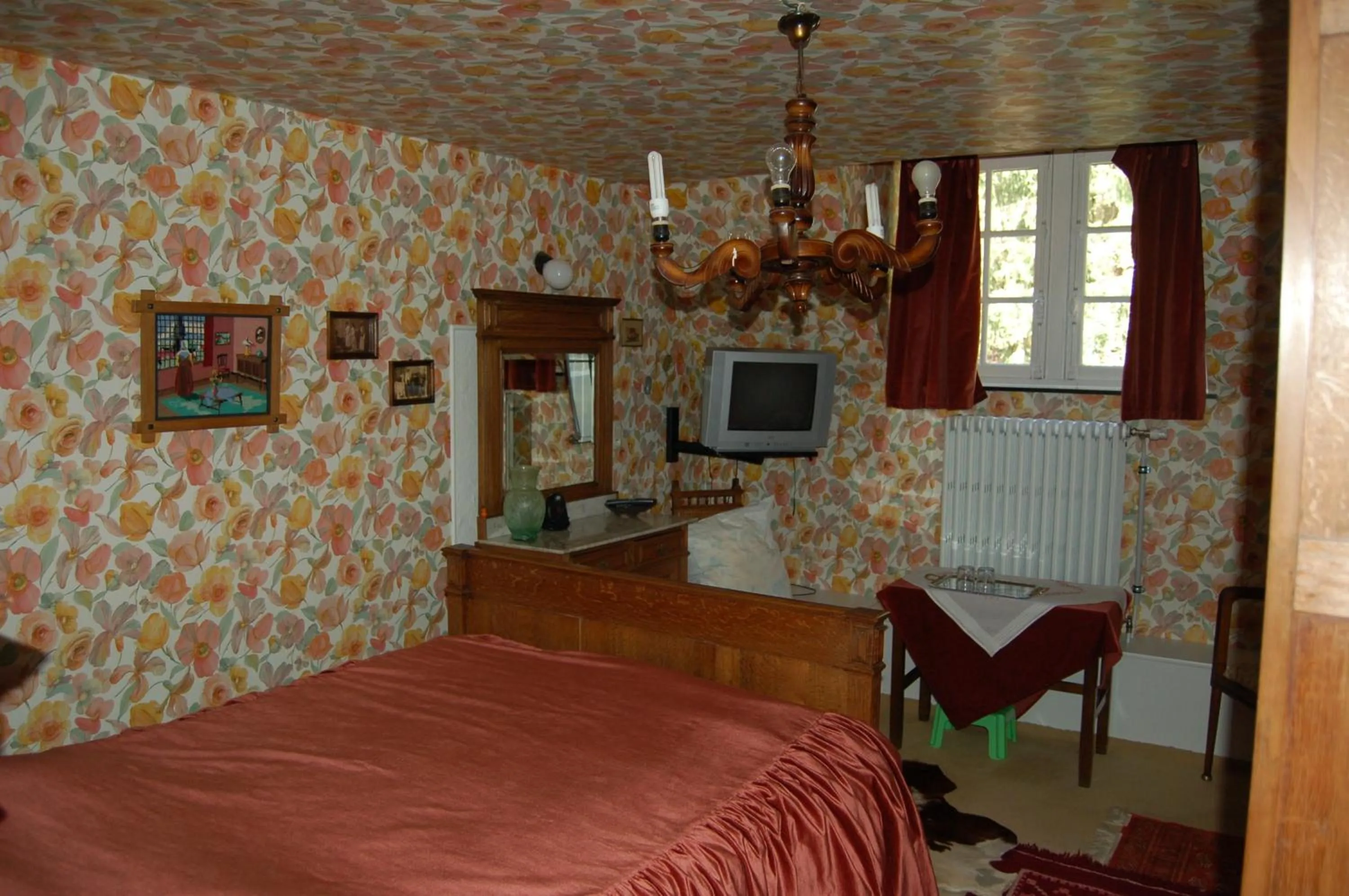 Photo of the whole room in B&B Les Genêts