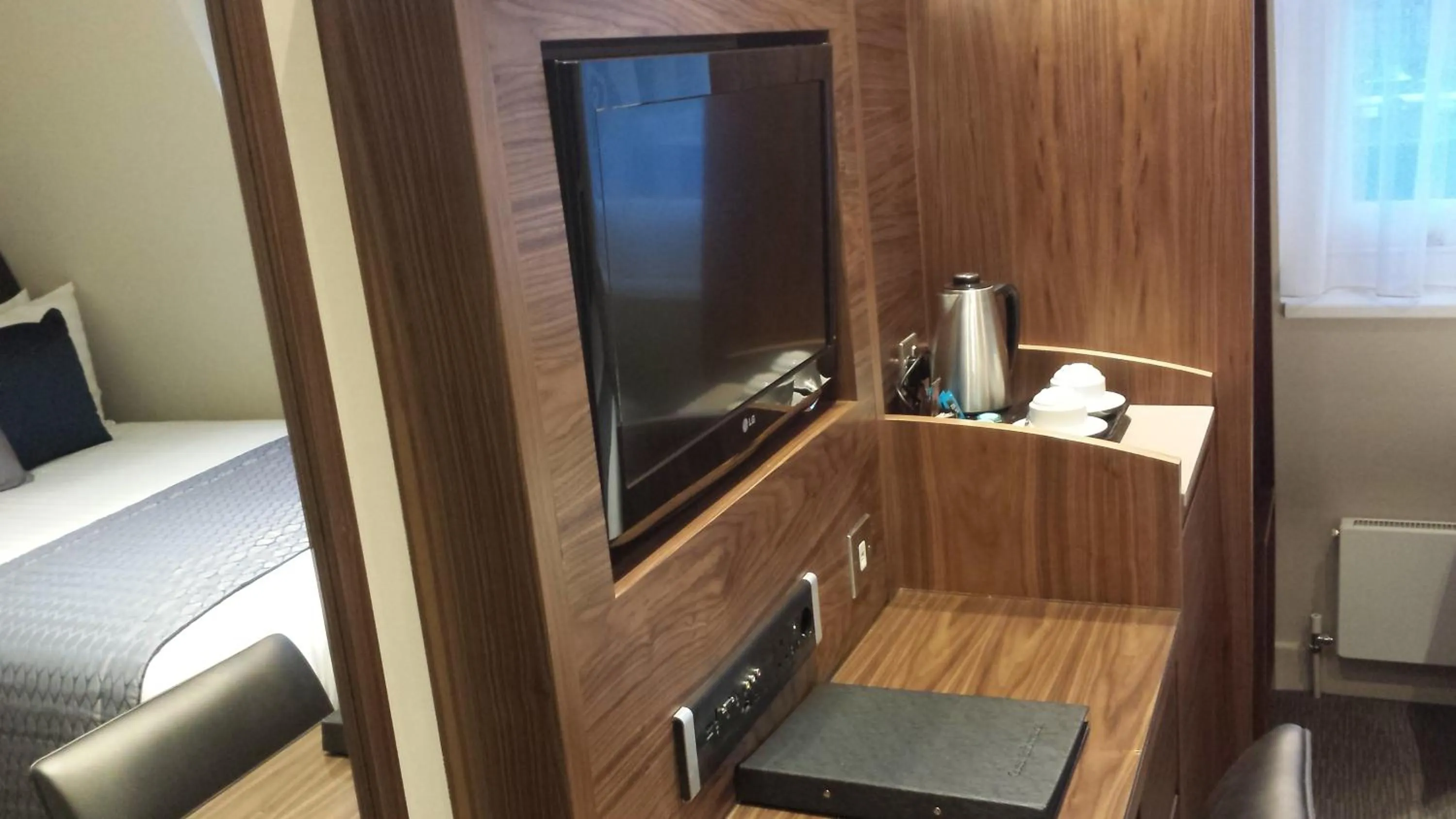 TV and multimedia, Bed in Norfolk Towers Paddington