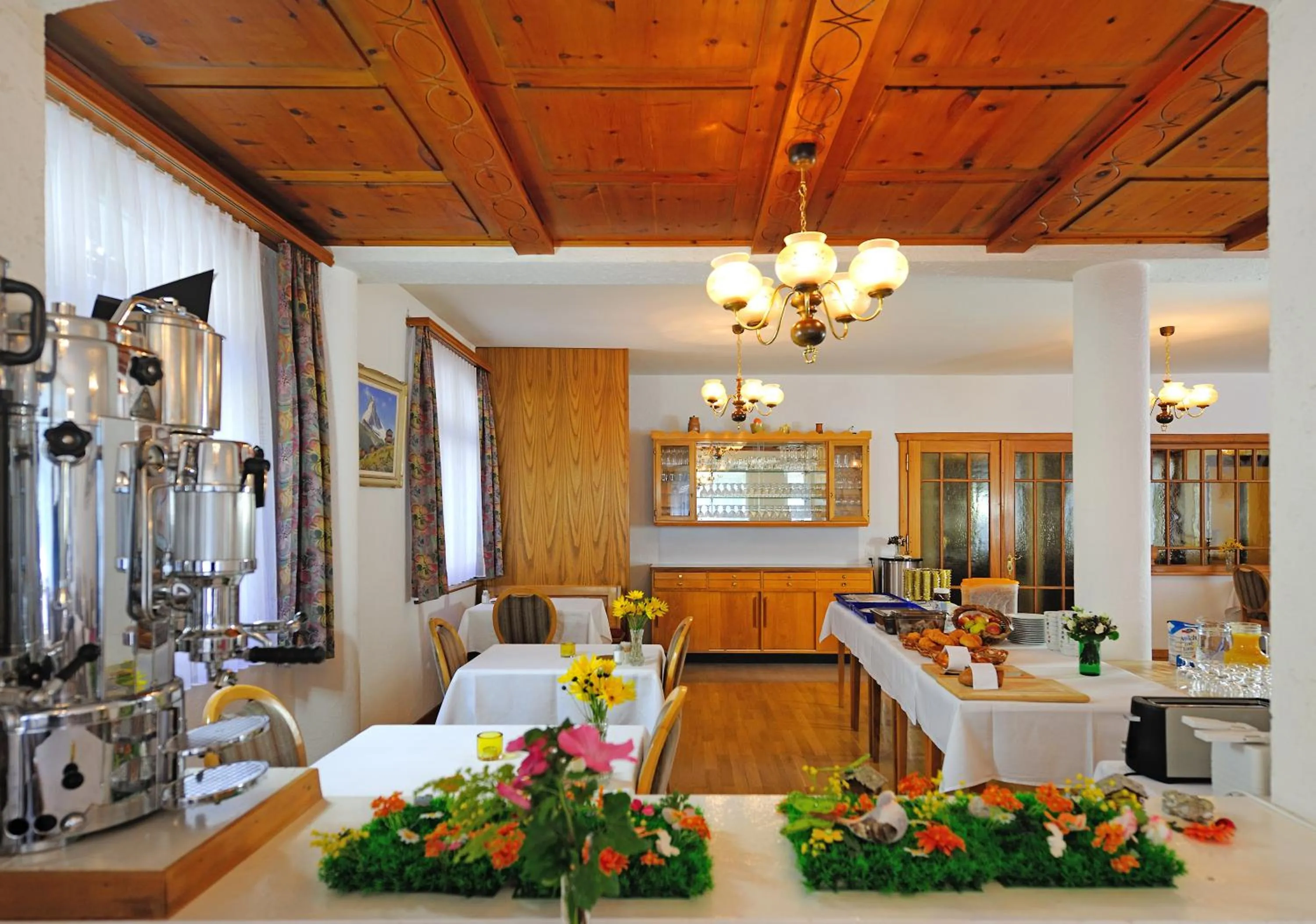 Restaurant/places to eat in Hotel Alphubel