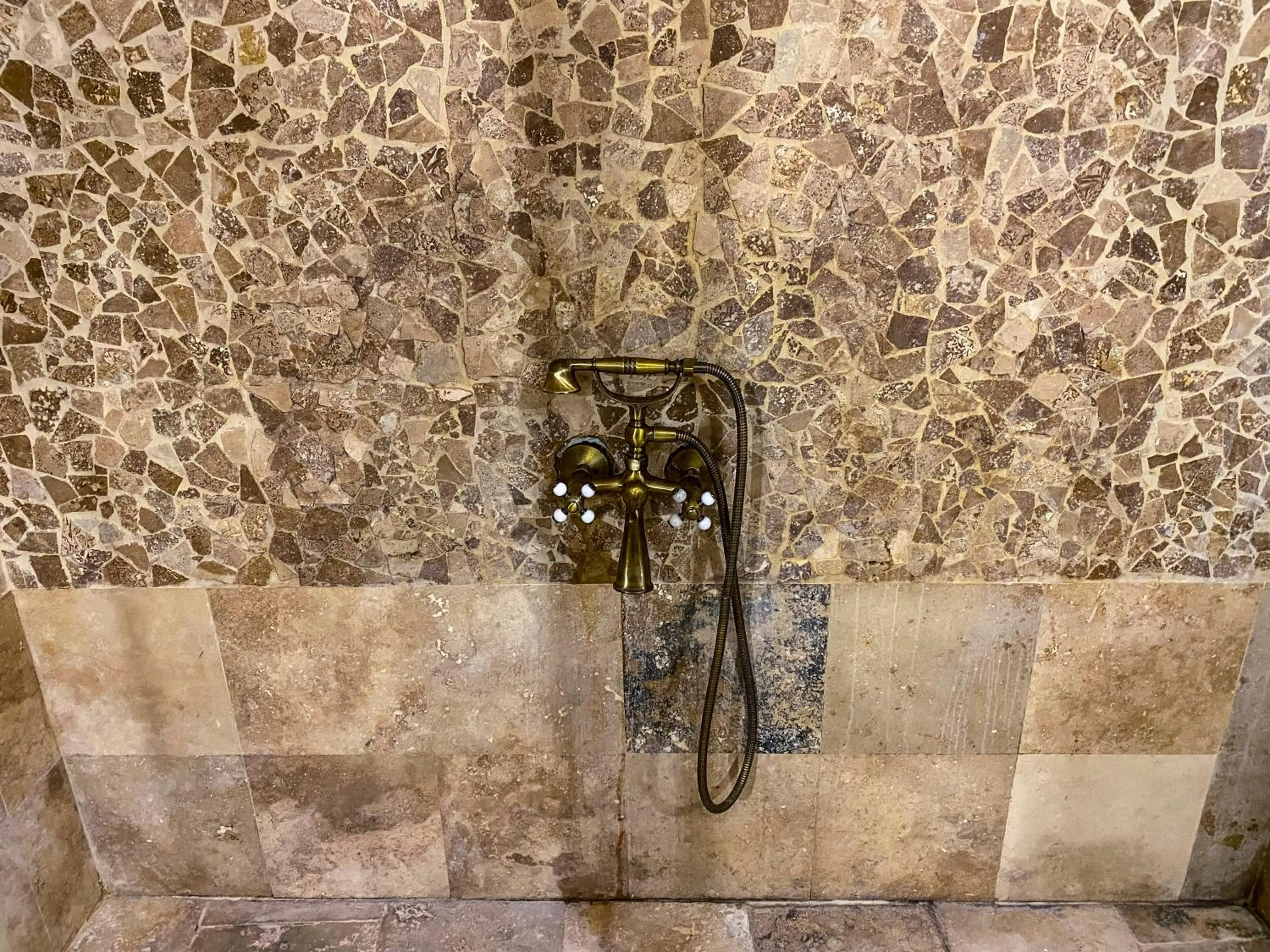 Shower, Bathroom in Milagre Cave Hotel