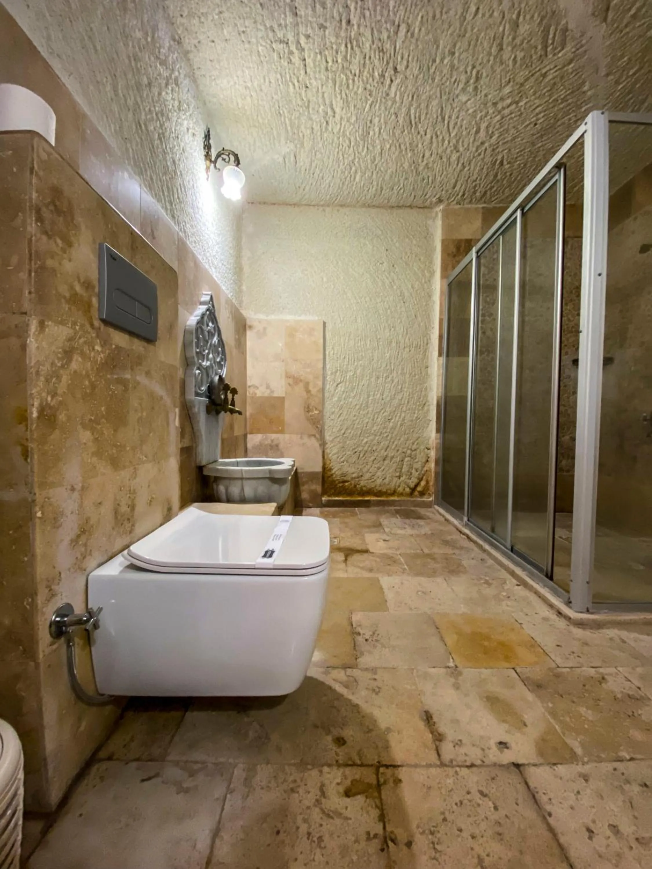 Shower, Bathroom in Milagre Cave Hotel