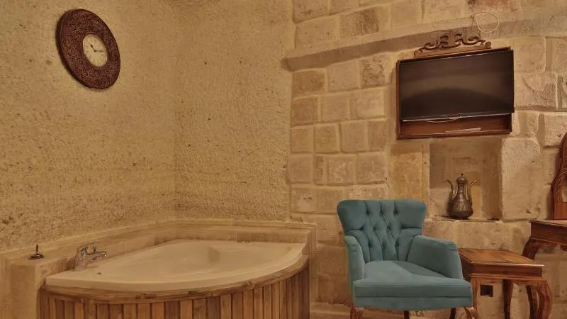 Bath in Milagre Cave Hotel