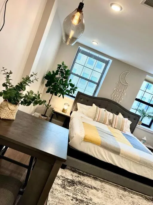 Bed in 308 Cozy and warm King Bed APT in center city