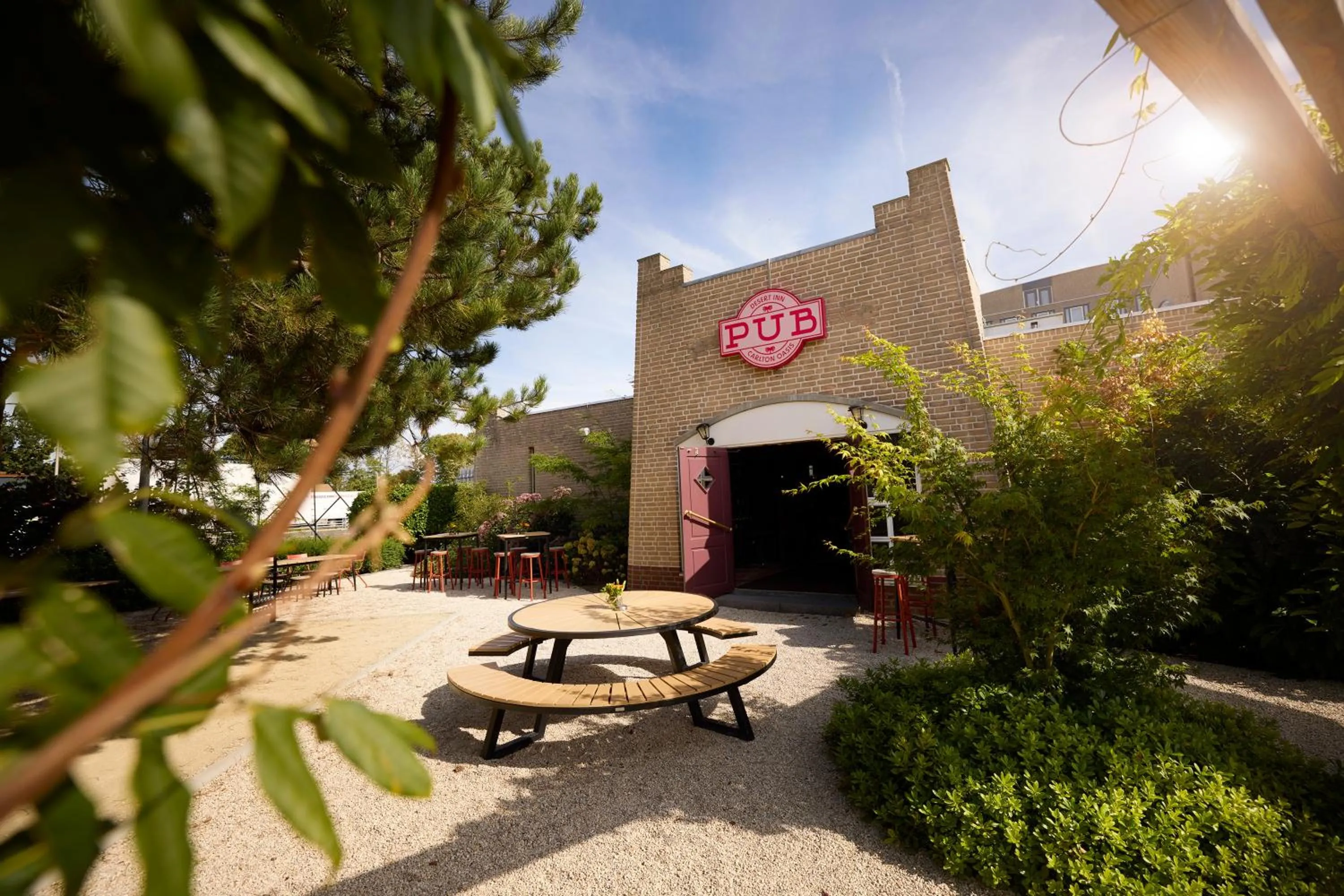 Nightclub / DJ in Carlton Oasis Hotel