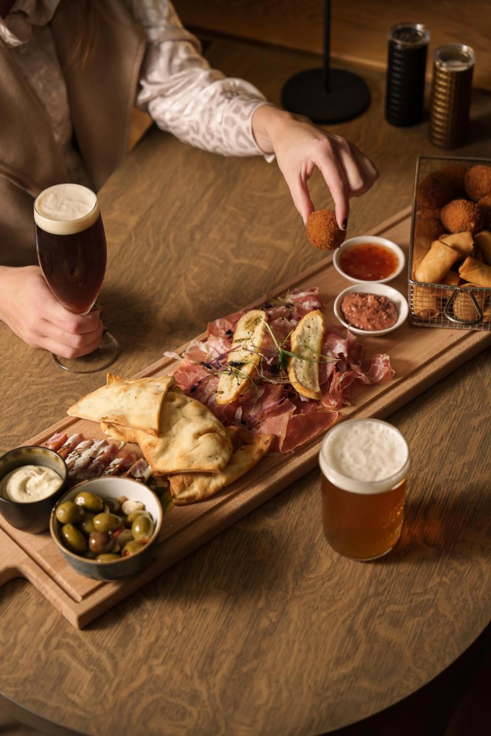 Food and drinks in Carlton Oasis Hotel