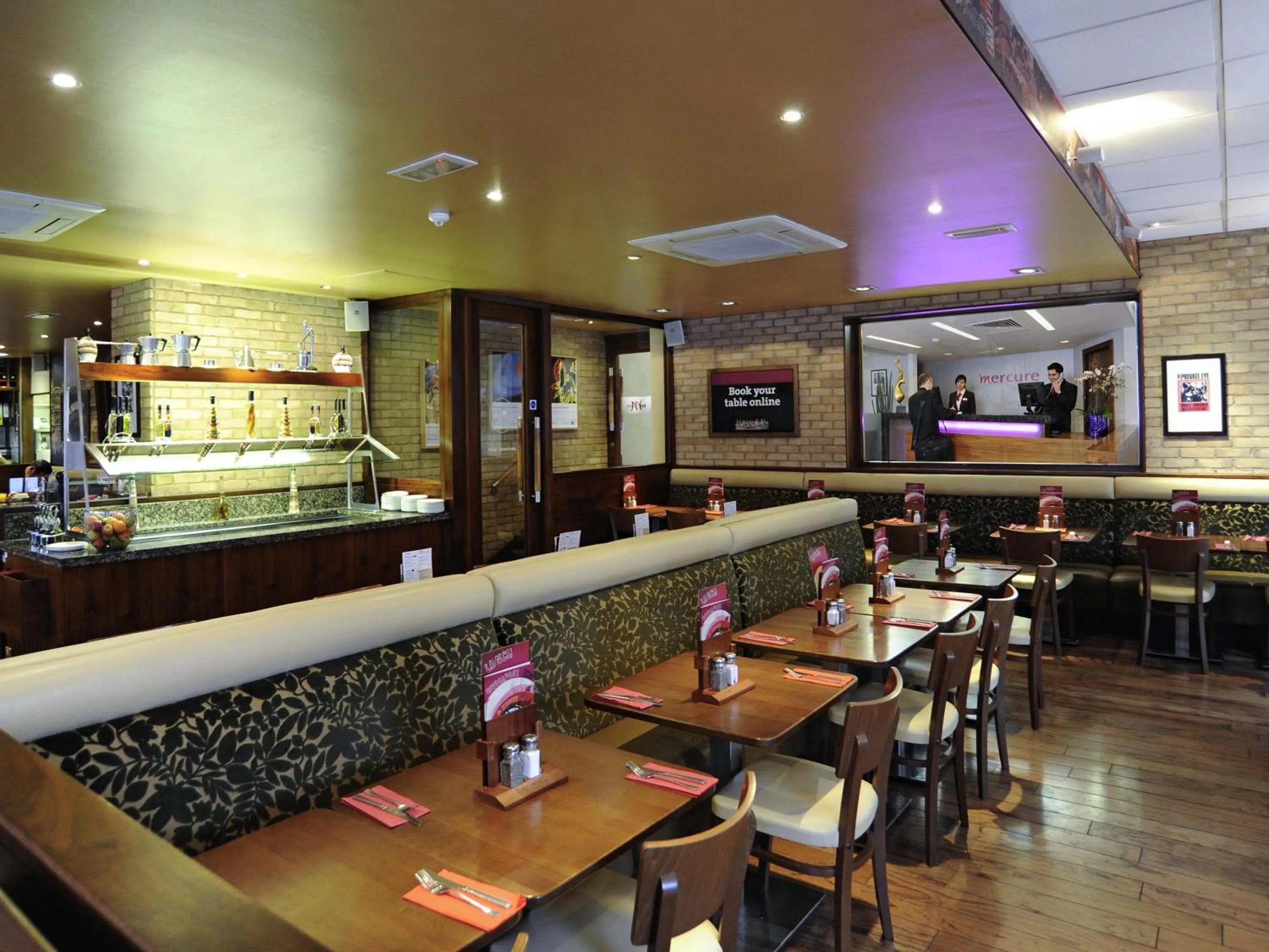 Lounge or bar in Mercure London Paddington Hotel